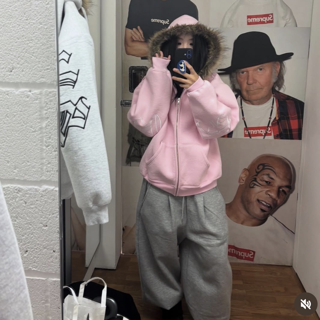 Supreme Faux Fur Zip Up Hooded Sweatshirt Light Pink - 25FW 착용 스타일 - 1