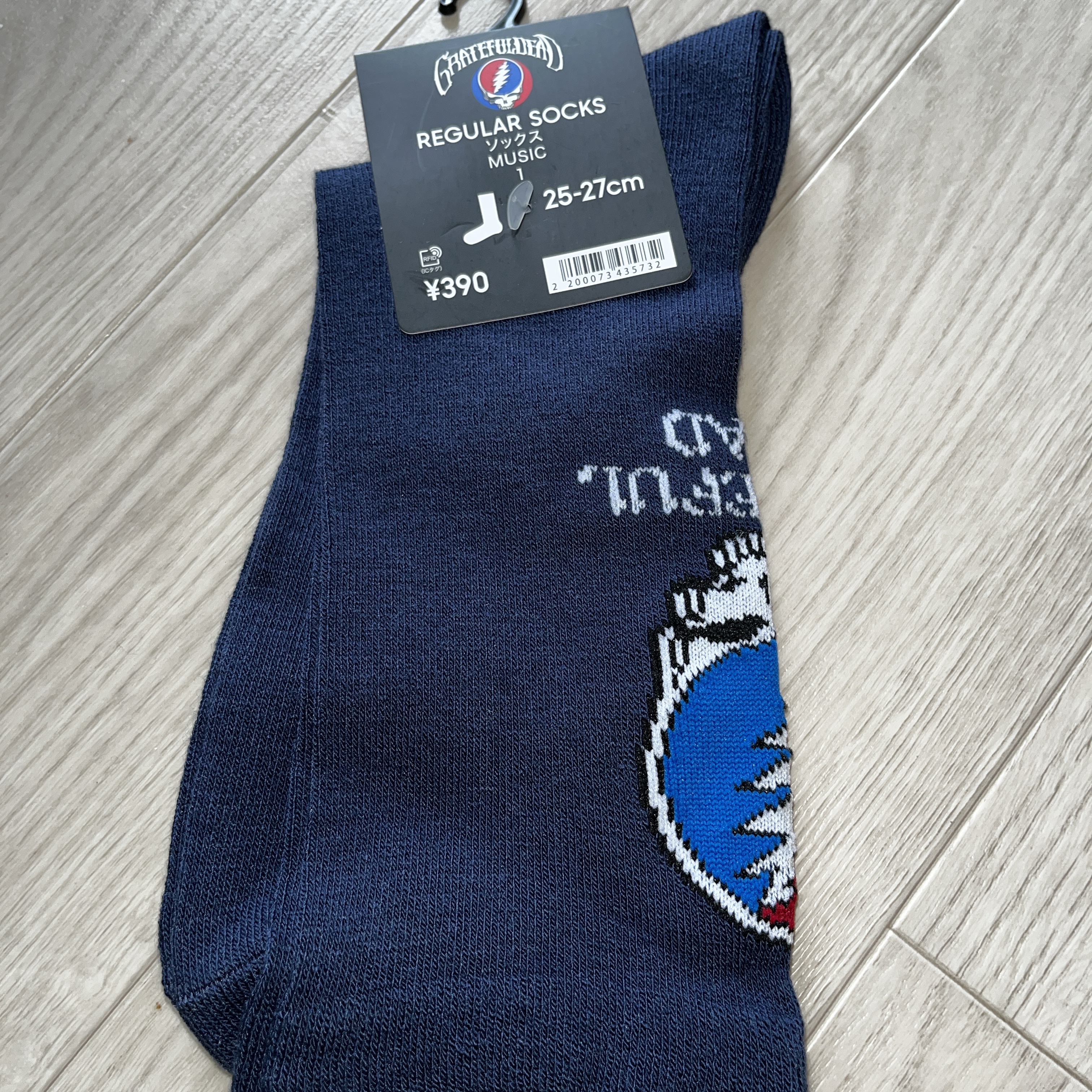 GU x Grateful Dead Socks Navy 착용 스타일