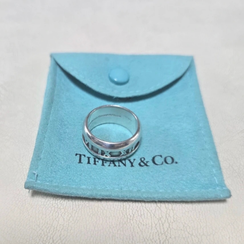 Tiffany & Co. Tiffany 1837 Cuff Silver, Tiffany & Co. Atlas 12mm Ring 착용 스타일 - 2