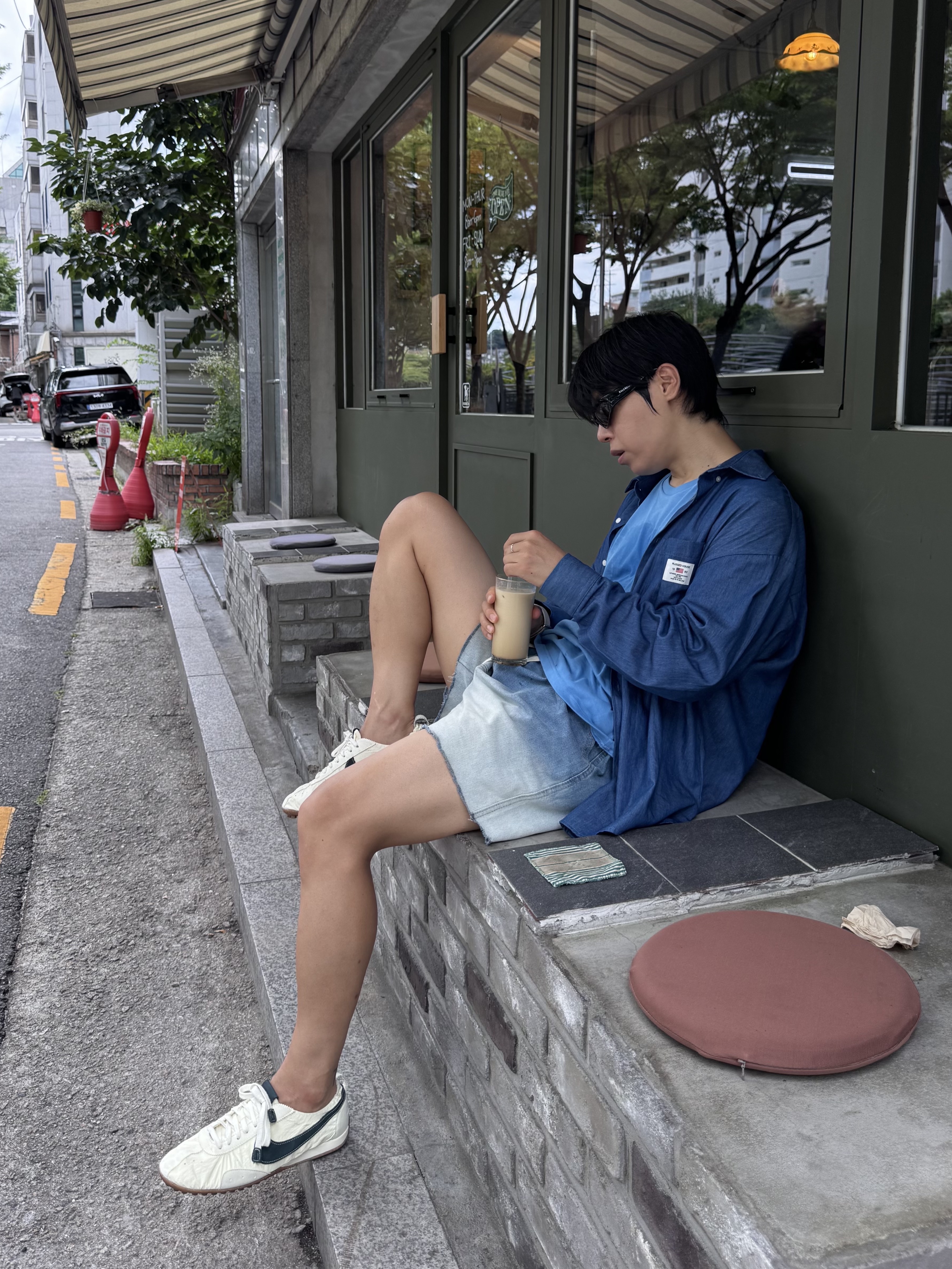 Nike x Jacquemus Moon Shoe SP Alabaster Off Noir, Balenciaga Swift Oval Sunglasses Black 착용 스타일 - 1