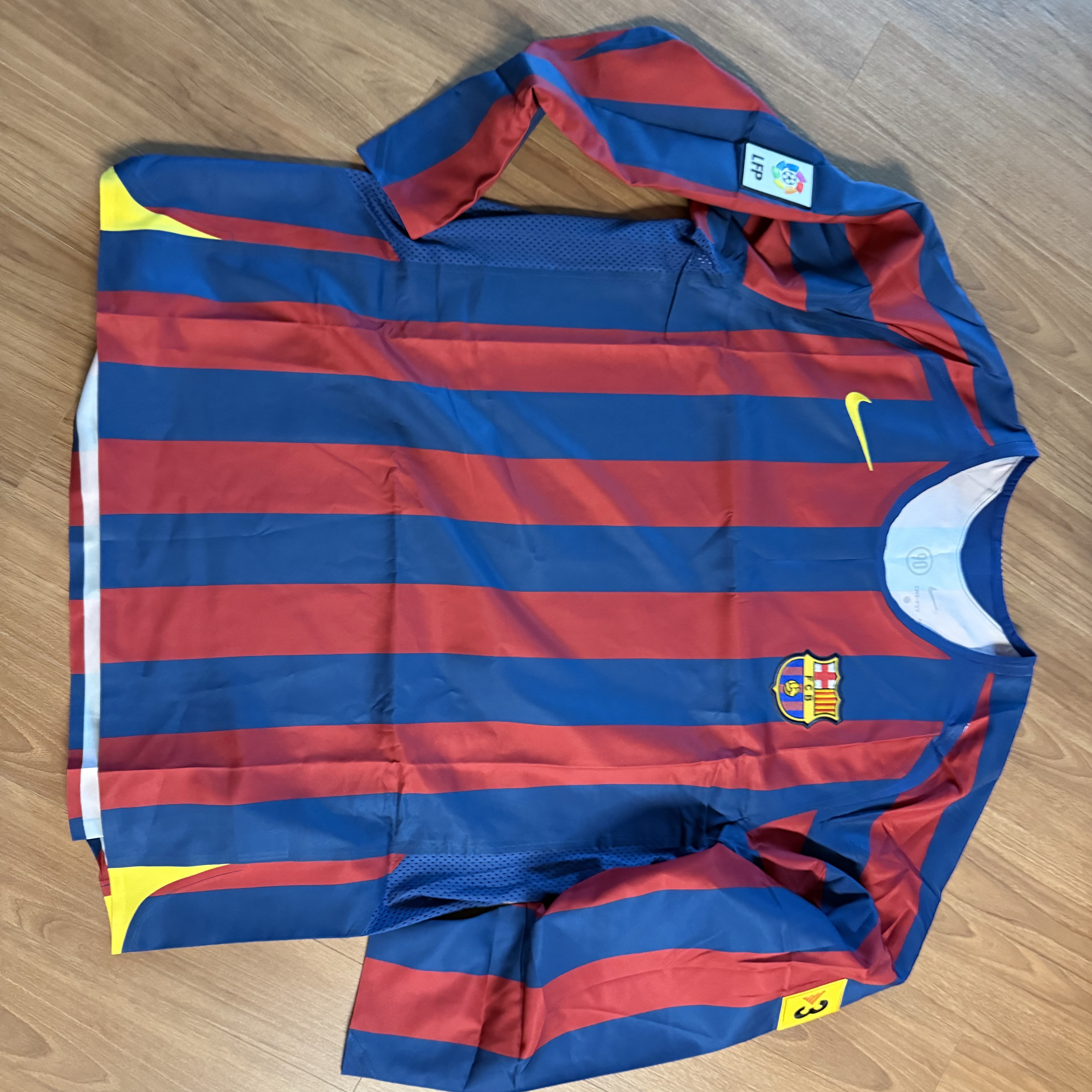 Nike Ronaldinho FC Barcelona 2005/06 Retro Soccer Replica Long-Sleeve Jersey (HQ1462-471) (Marking Ver.) 착용 스타일