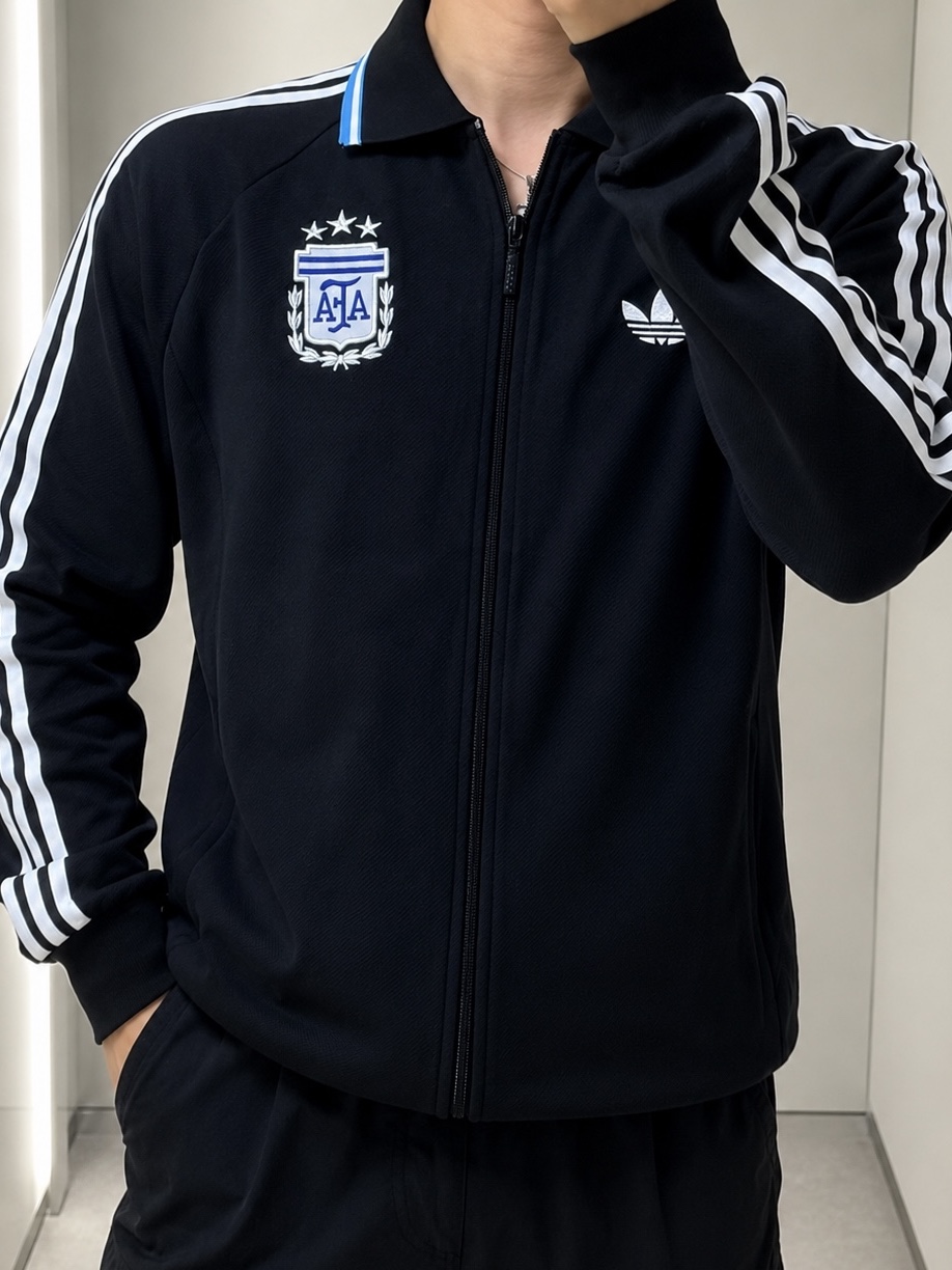 Adidas Argentina Away Anthem Jacket Black - KR Sizing (Non Marking Ver.), Adidas Germany Away Anthem Jacket Collegiate Navy - KR Sizing (Non Marking Ver.) 착용 스타일 - 1