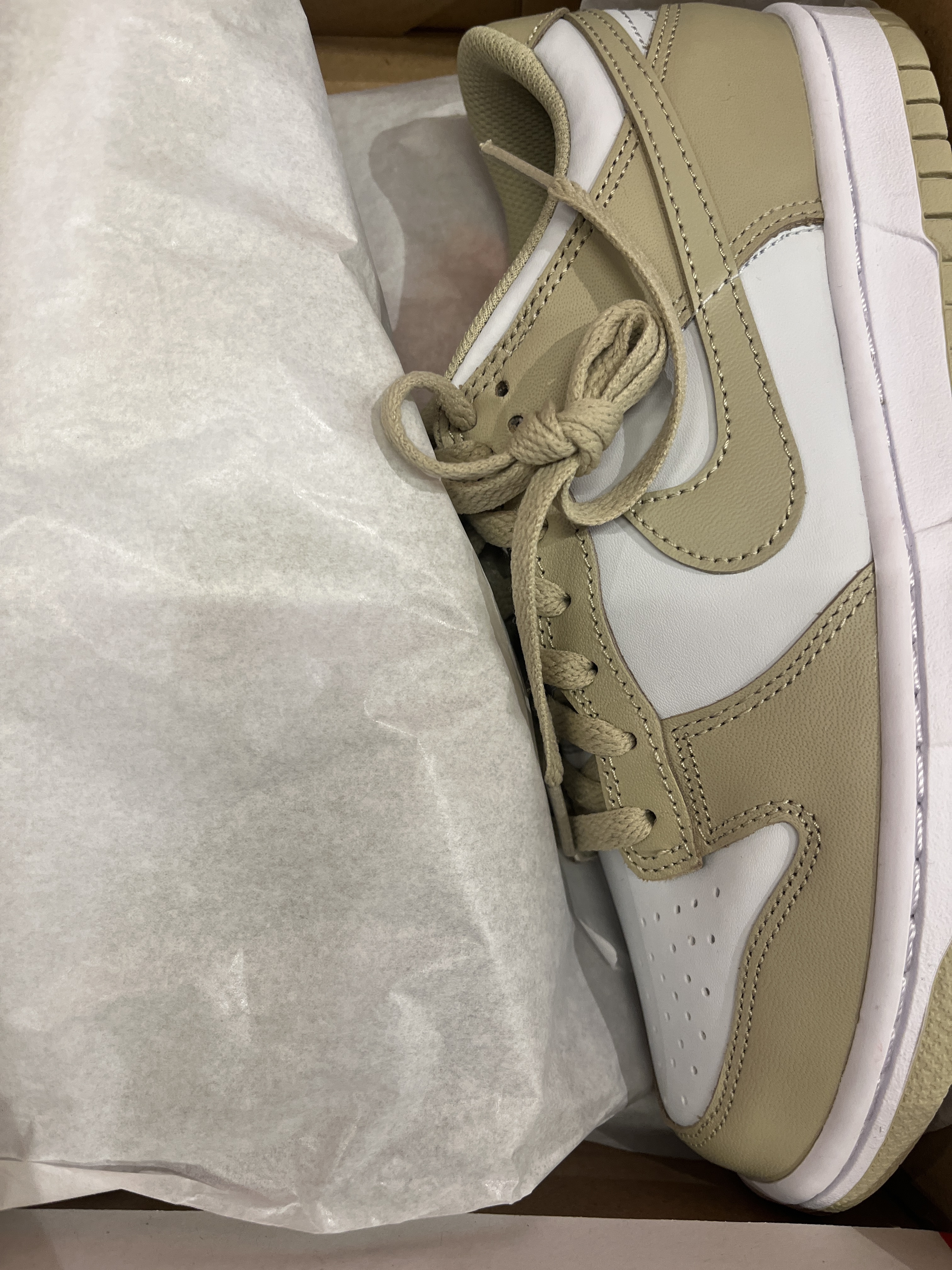 Nike Dunk Low Team Gold and White 착용 스타일