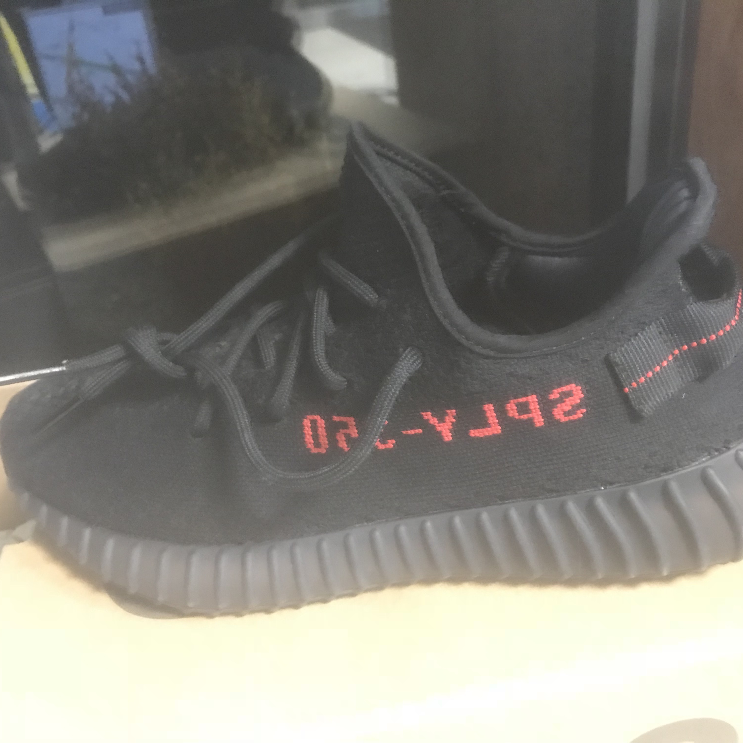 Adidas Yeezy Boost 350 V2 Black Red 2020 착용 스타일