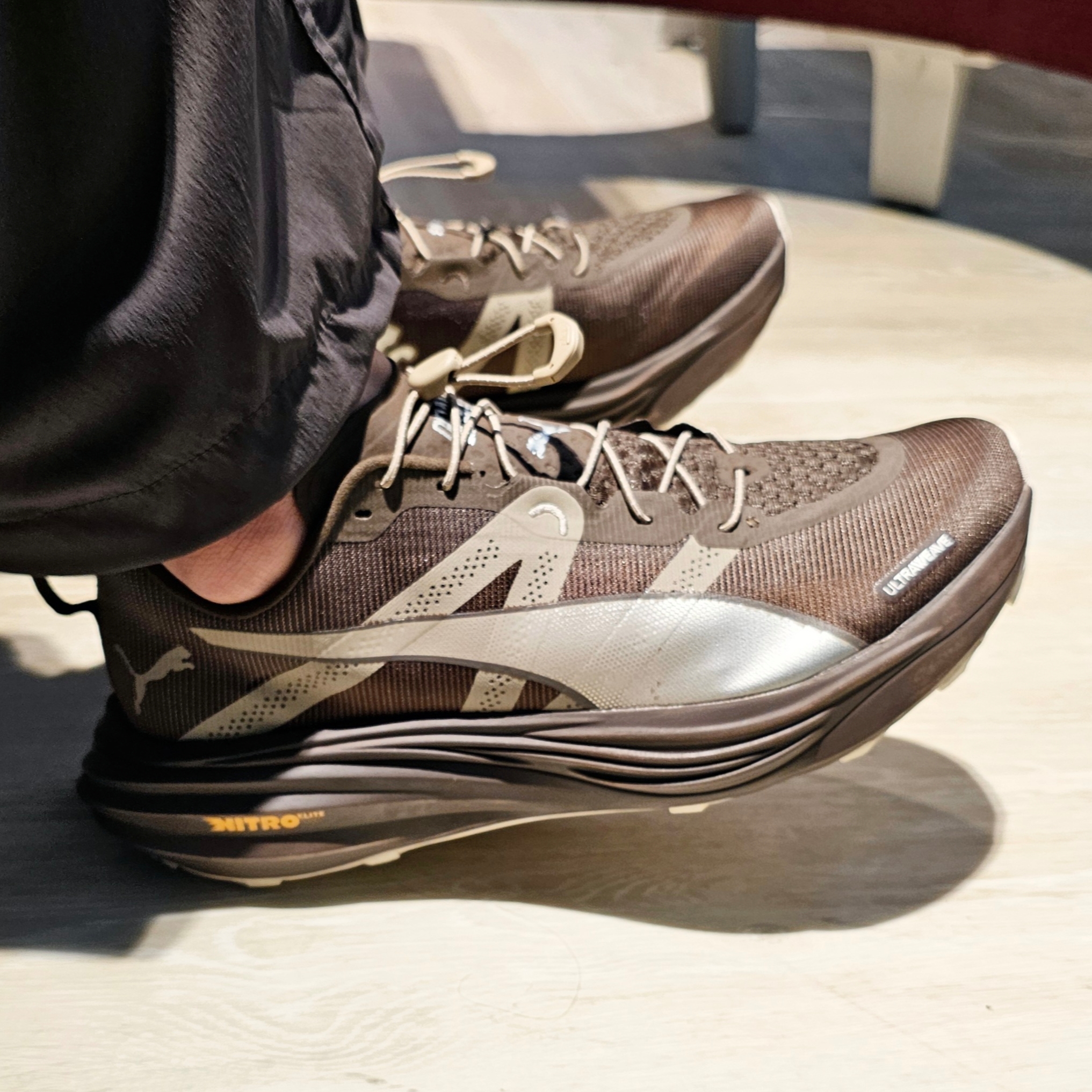 Puma Deviate Nitro Elite Trail LS Chocolate Silver 착용 스타일 - 1