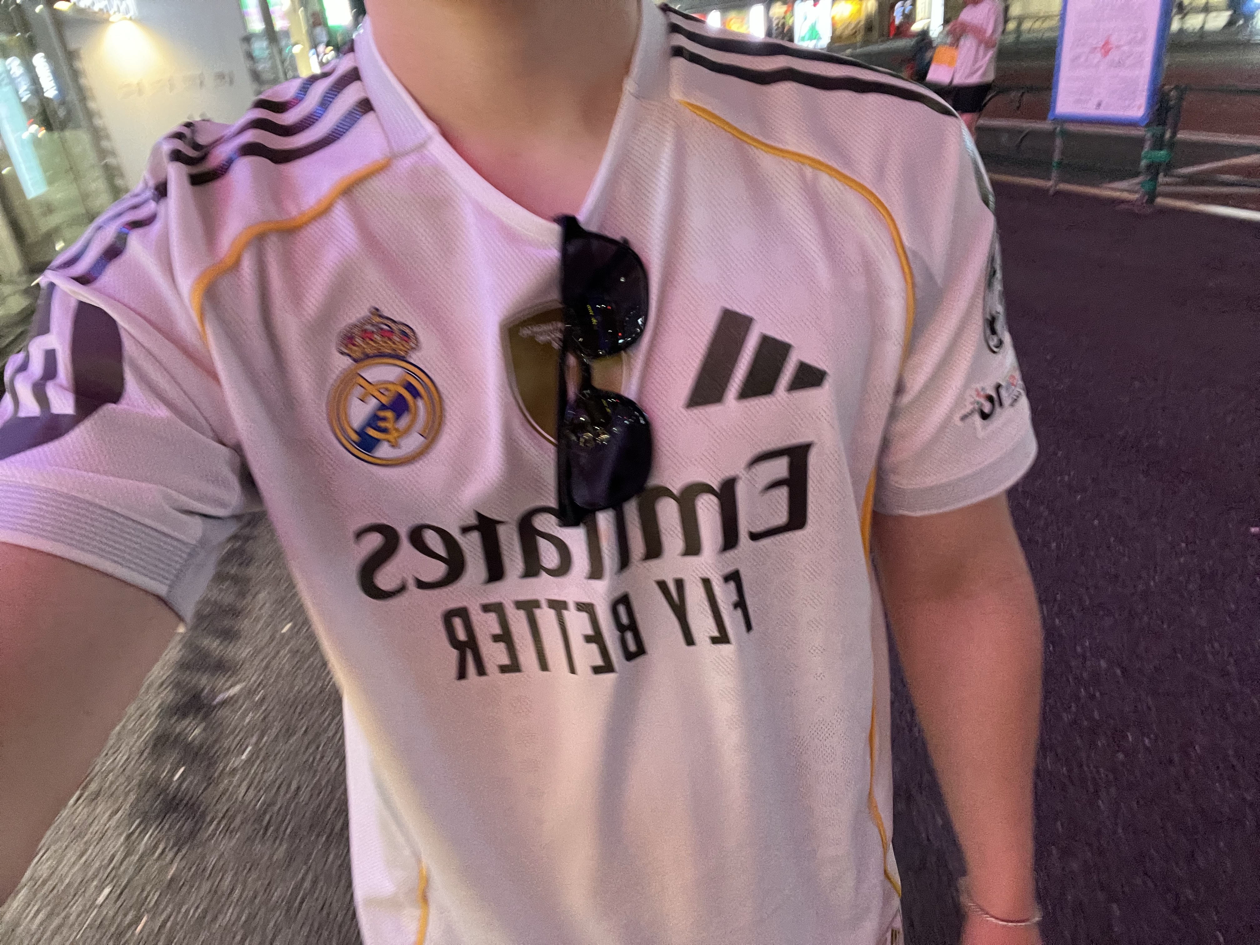 Adidas Real Madrid 2025/26 Home Authentic Jersey White - US Sizing (Non Marking Ver.) 착용 스타일 - 2