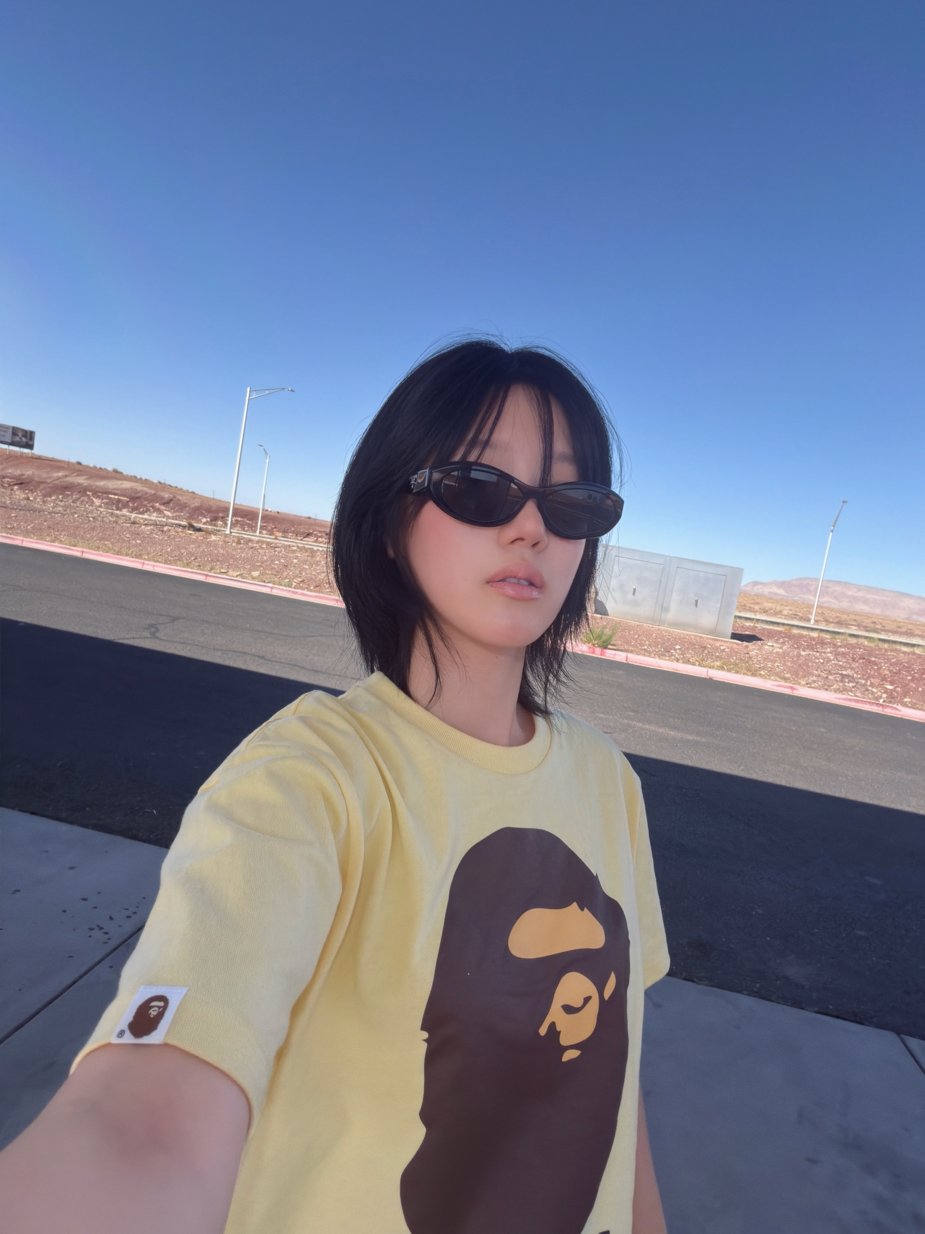 Prada Symbole Sunglasses Slate Gray Lenses Alternative fit, BAPE By Bathing Ape T-Shirt Yellow 착용 스타일 - 3