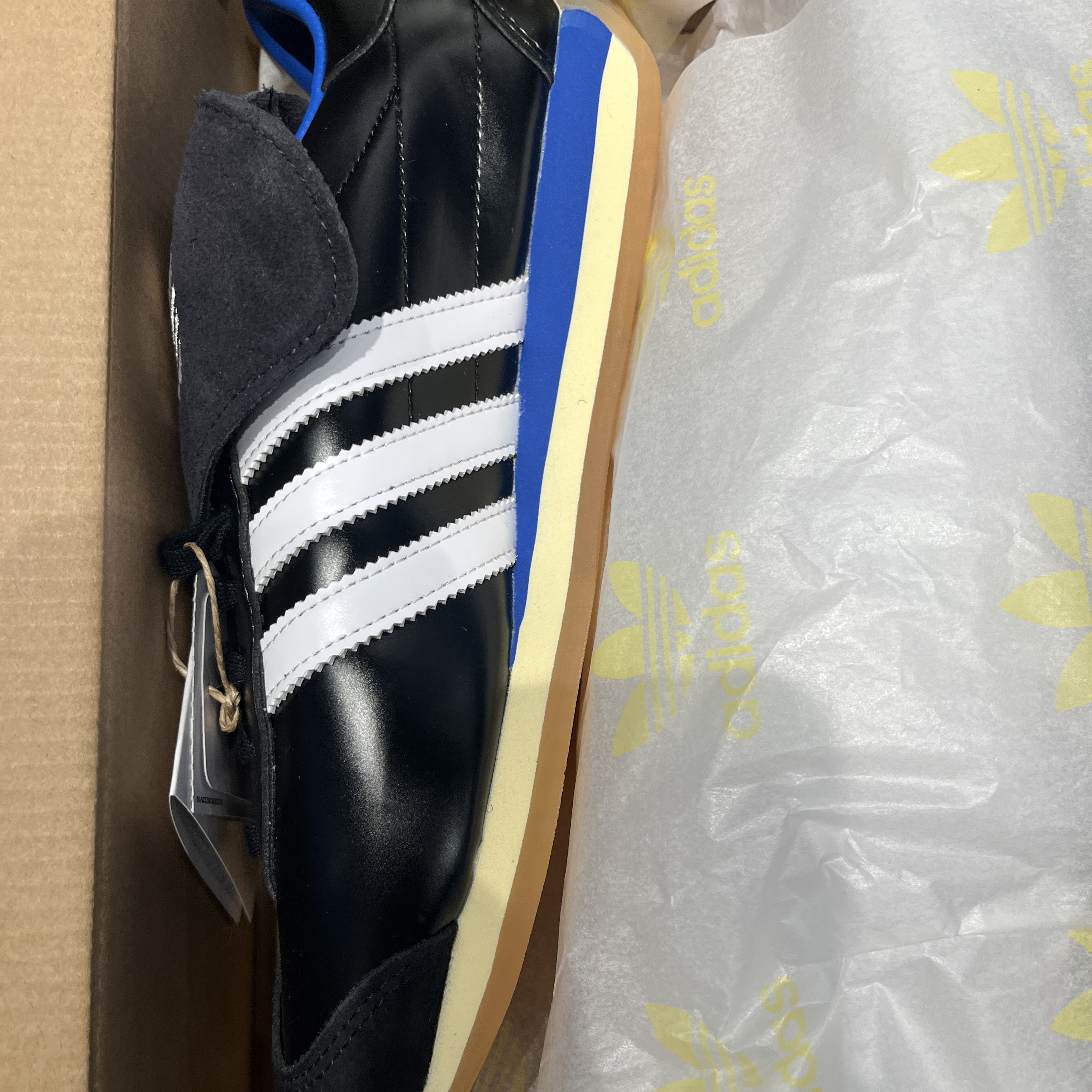 Adidas x Yeseyesee Country OG Core Black Cloud White 착용 스타일