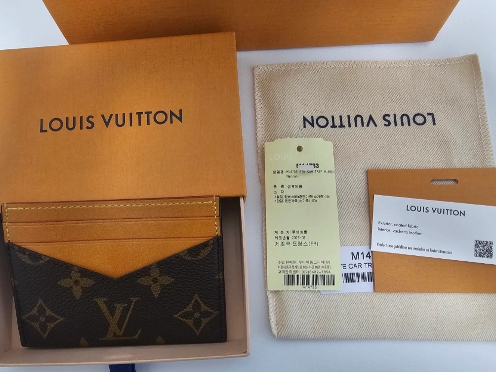 Louis Vuitton Triple Card Holder Monogram 착용 스타일 - 1