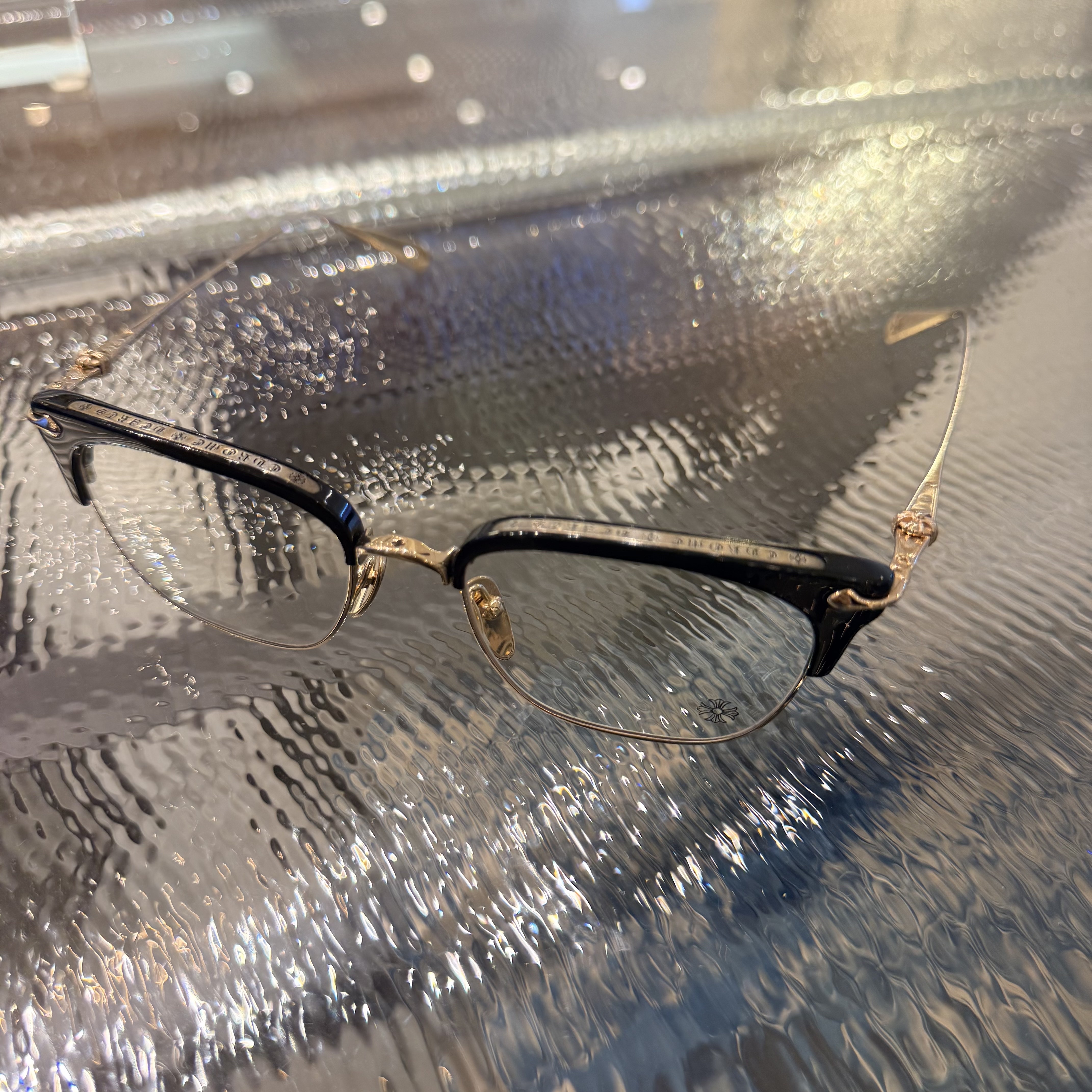 Chrome Hearts Sluntradiction 54 Black Gold Plated - Titanium Nose Pad 착용 스타일