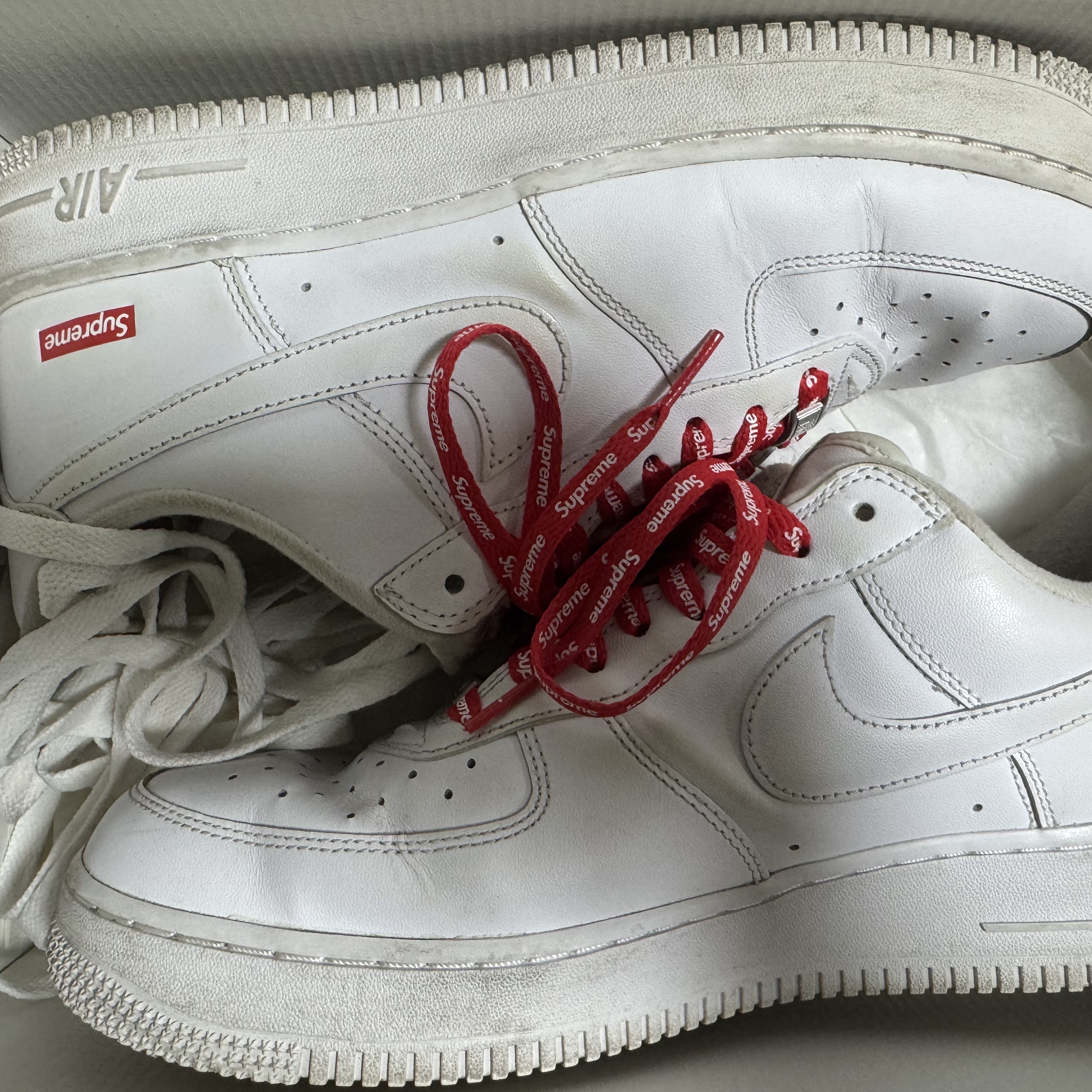 Nike x Supreme Air Force 1 Low White 착용 스타일