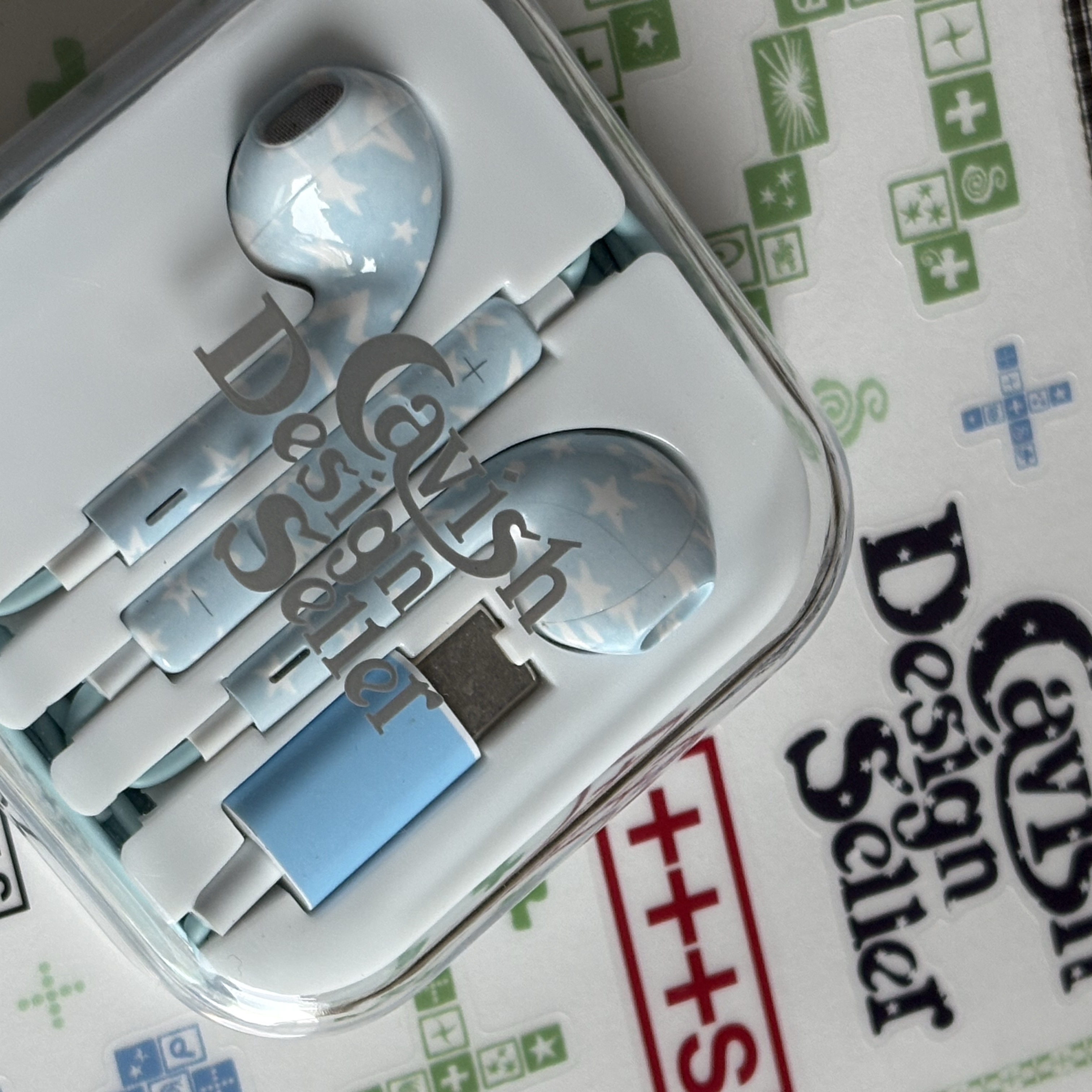 [KREAM 단독] CAVISH x Ha Hyun Sang Star Wired Earphones Blue (USB-C) 착용 스타일