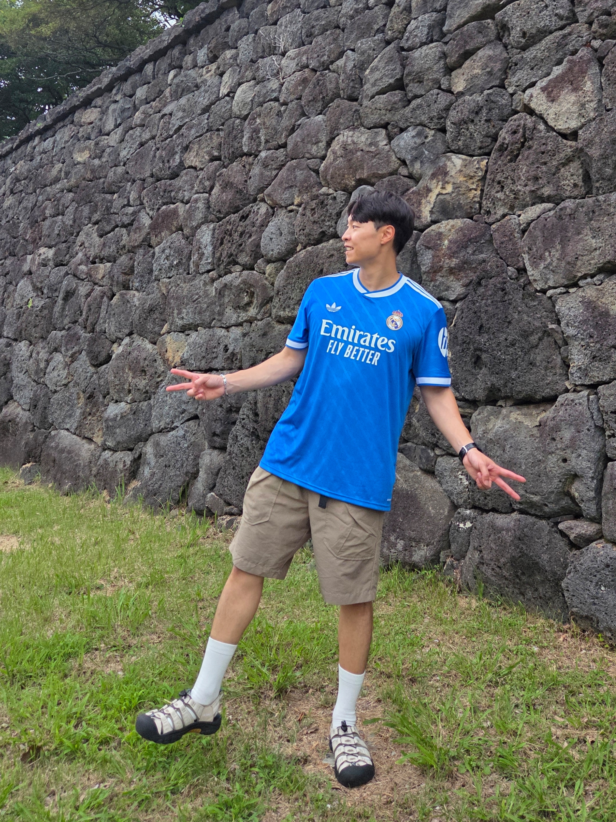Keen x Gramicci Newport Retro Natural Ponderosa Pine, Adidas Real Madrid 2025/26 3rd Jersey Blue Bird - KR Sizing (Non Marking Ver.) 착용 스타일 - 1