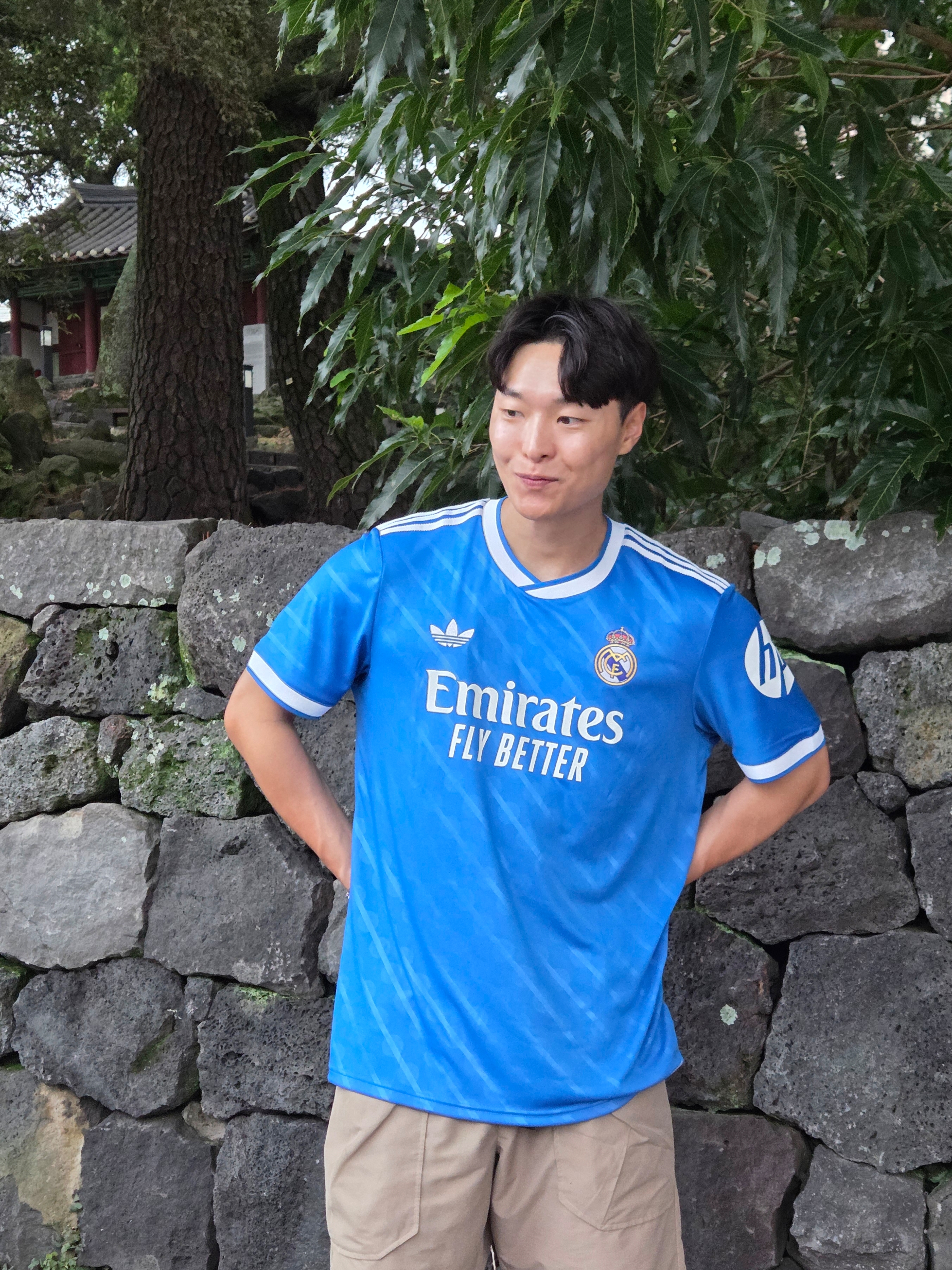 Keen x Gramicci Newport Retro Natural Ponderosa Pine, Adidas Real Madrid 2025/26 3rd Jersey Blue Bird - KR Sizing (Non Marking Ver.) 착용 스타일 - 2