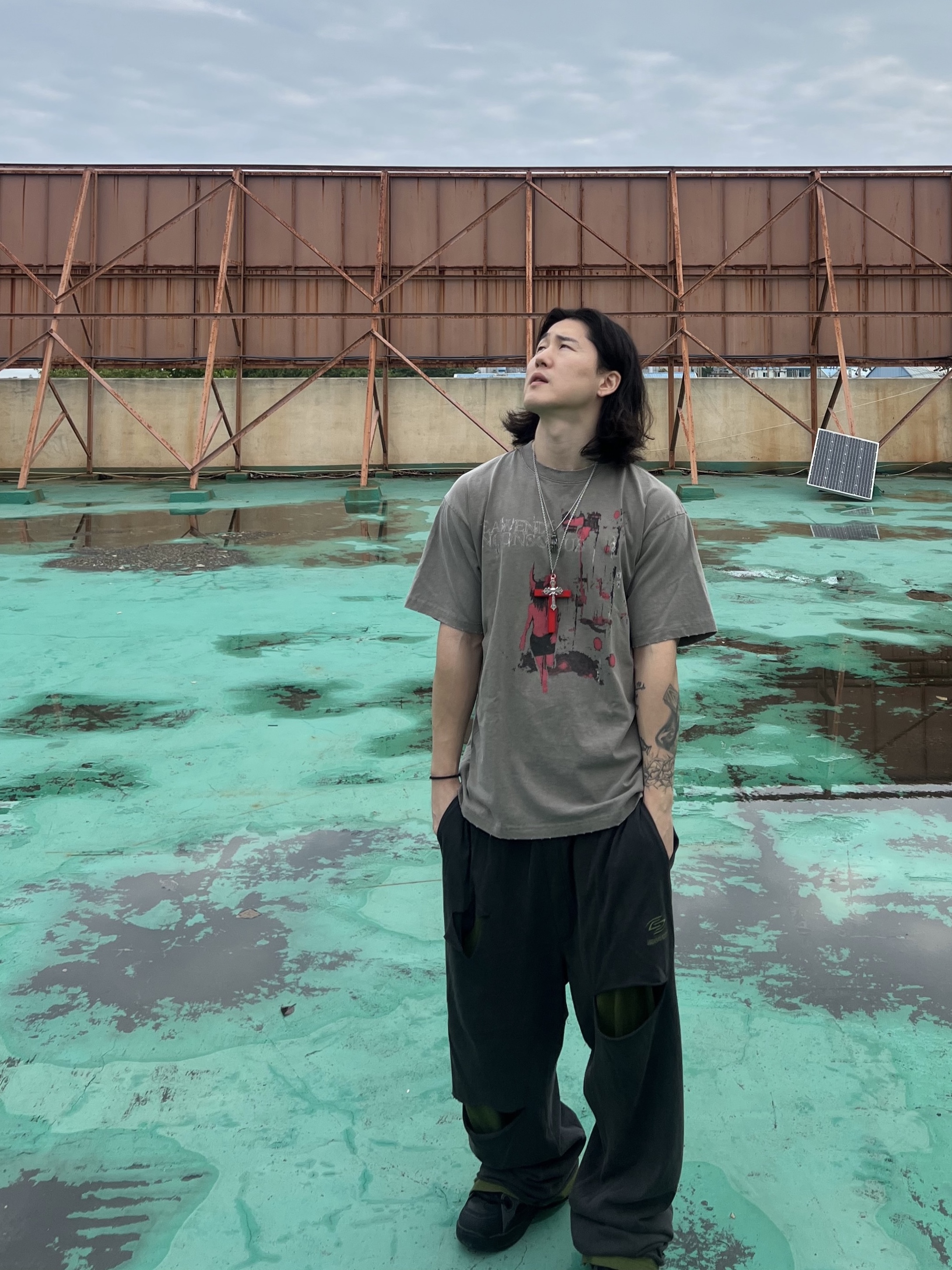Undermycar Dalt Hidden Second Layer Sweatpants Pine Groove - 23FW, Awende Red Veil T-shirt Charcoal 착용 스타일 - 6