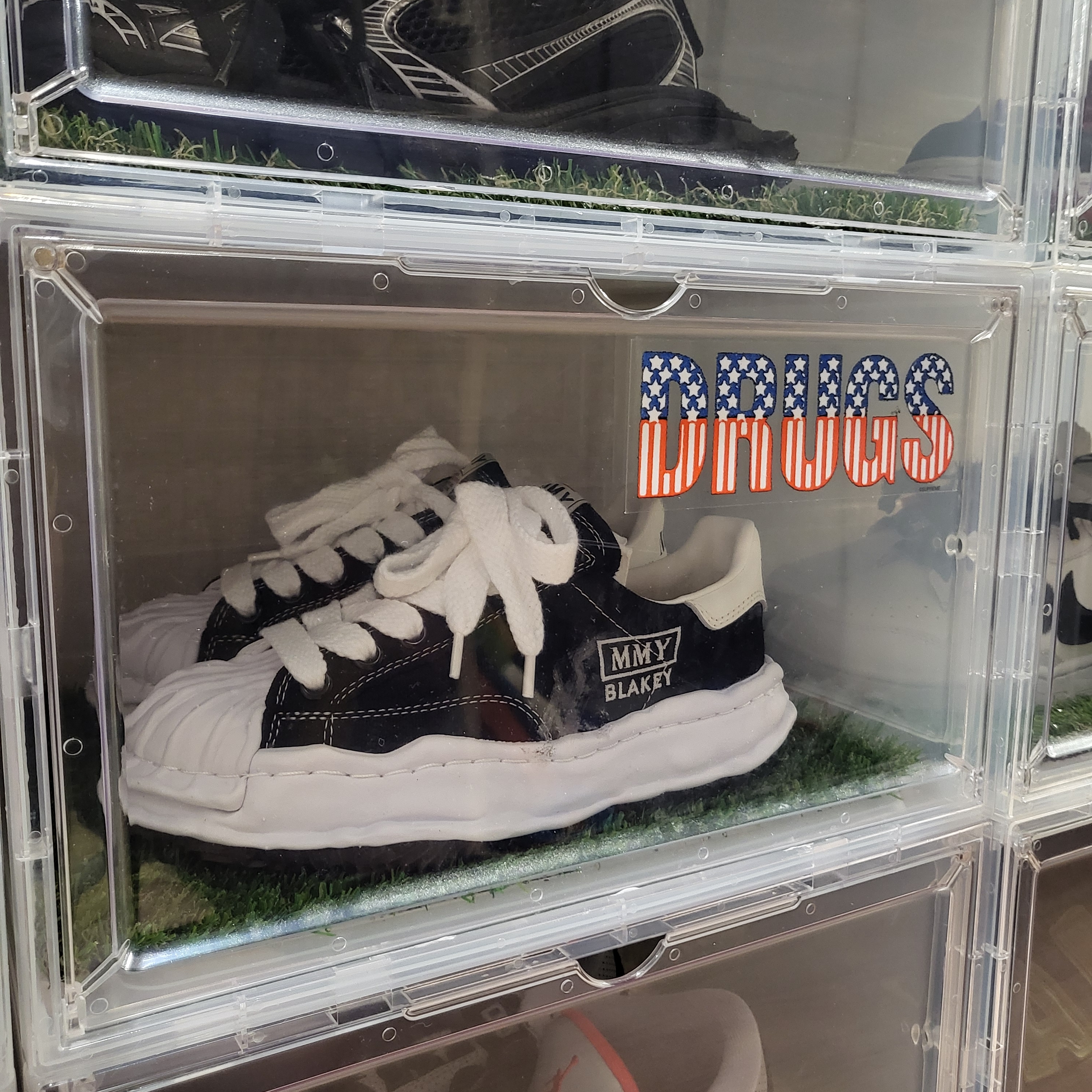 Maison Mihara Yasuhiro Blakey OG Sole Canvas Low-top Sneakers Black White 착용 스타일 - 6