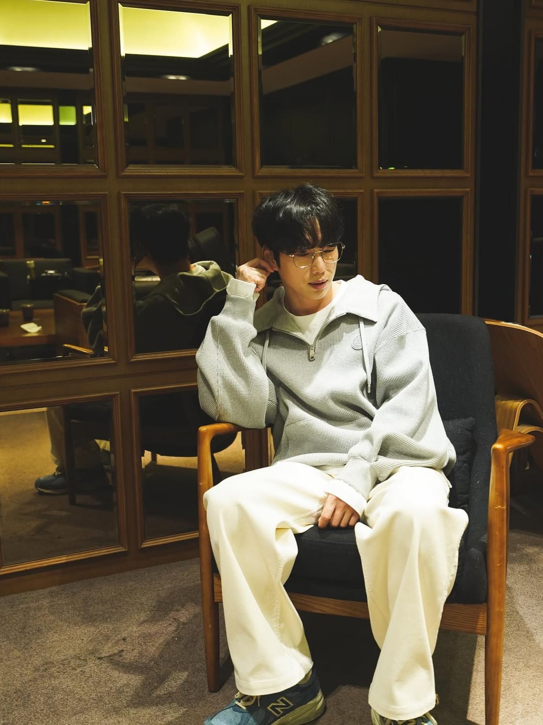 Ader Error Speric Logo Hoodie Grey 착용 스타일