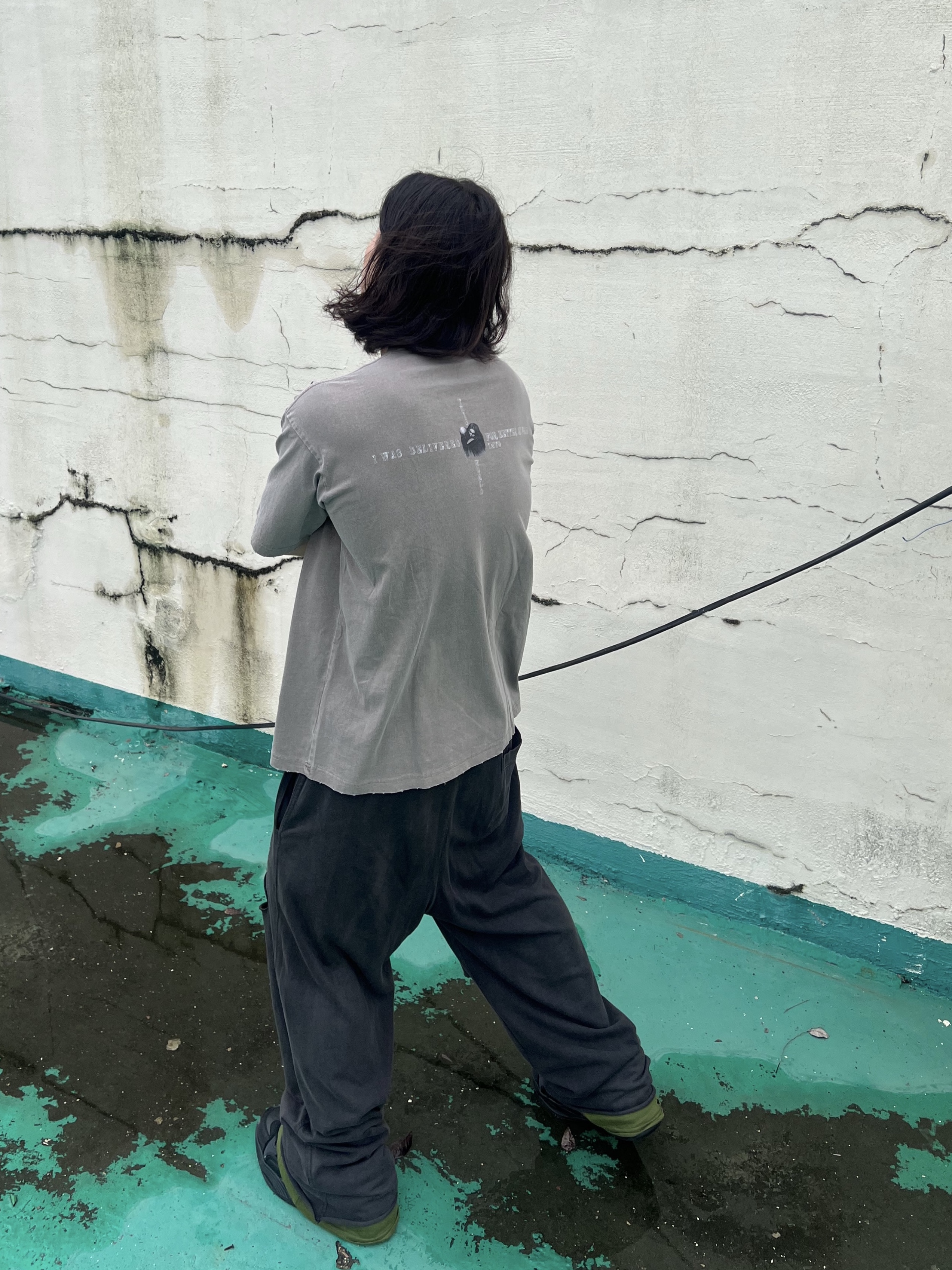 Undermycar Dalt Hidden Second Layer Sweatpants Pine Groove - 23FW, Awende Red Veil T-shirt Charcoal 착용 스타일 - 7