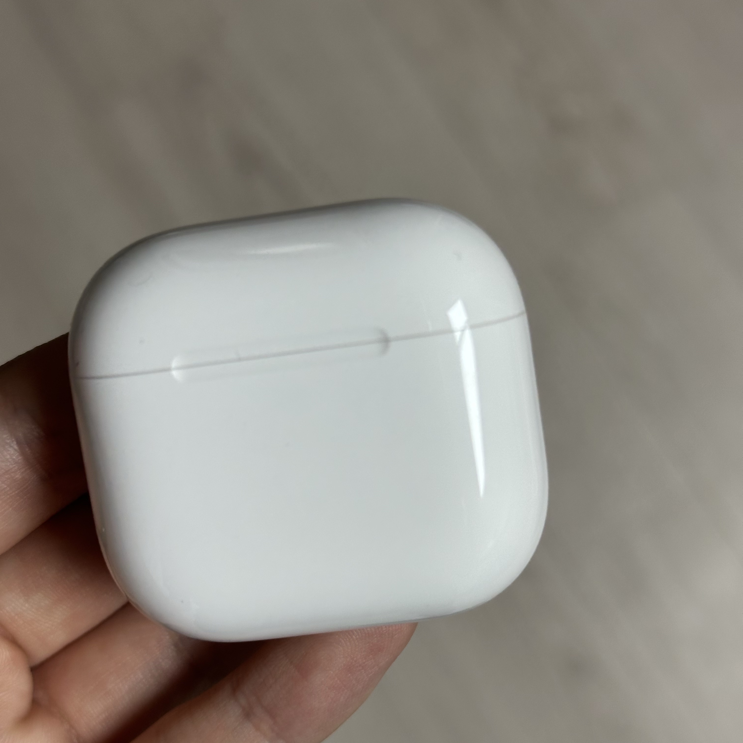 Apple AirPods 4th Gen with Active Noise Cancellation (Korean Ver.) 착용 스타일