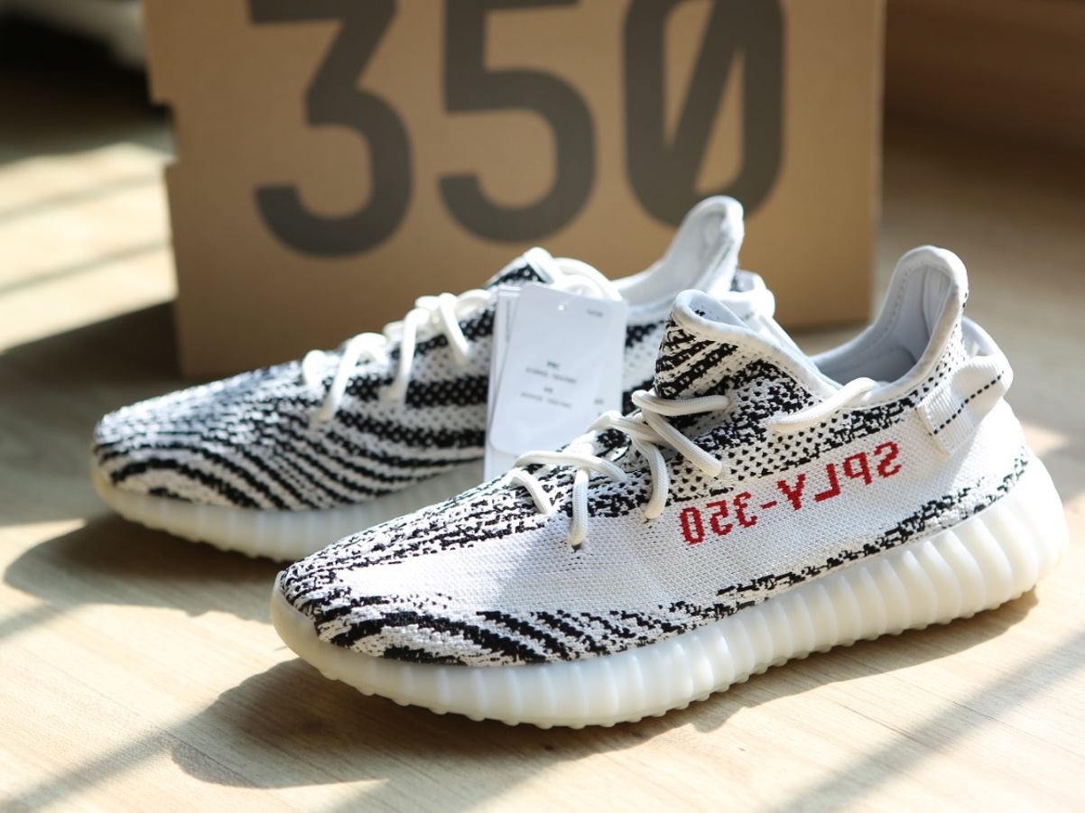 Adidas Yeezy Boost 350 V2 Zebra 2017/2019/2020 착용 스타일