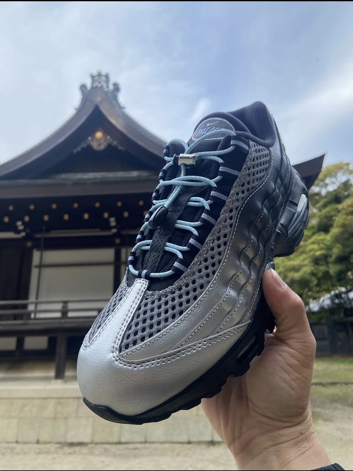 Nike x Palace Air Max 95 Metallic Silver Aluminum 착용 스타일 - 3