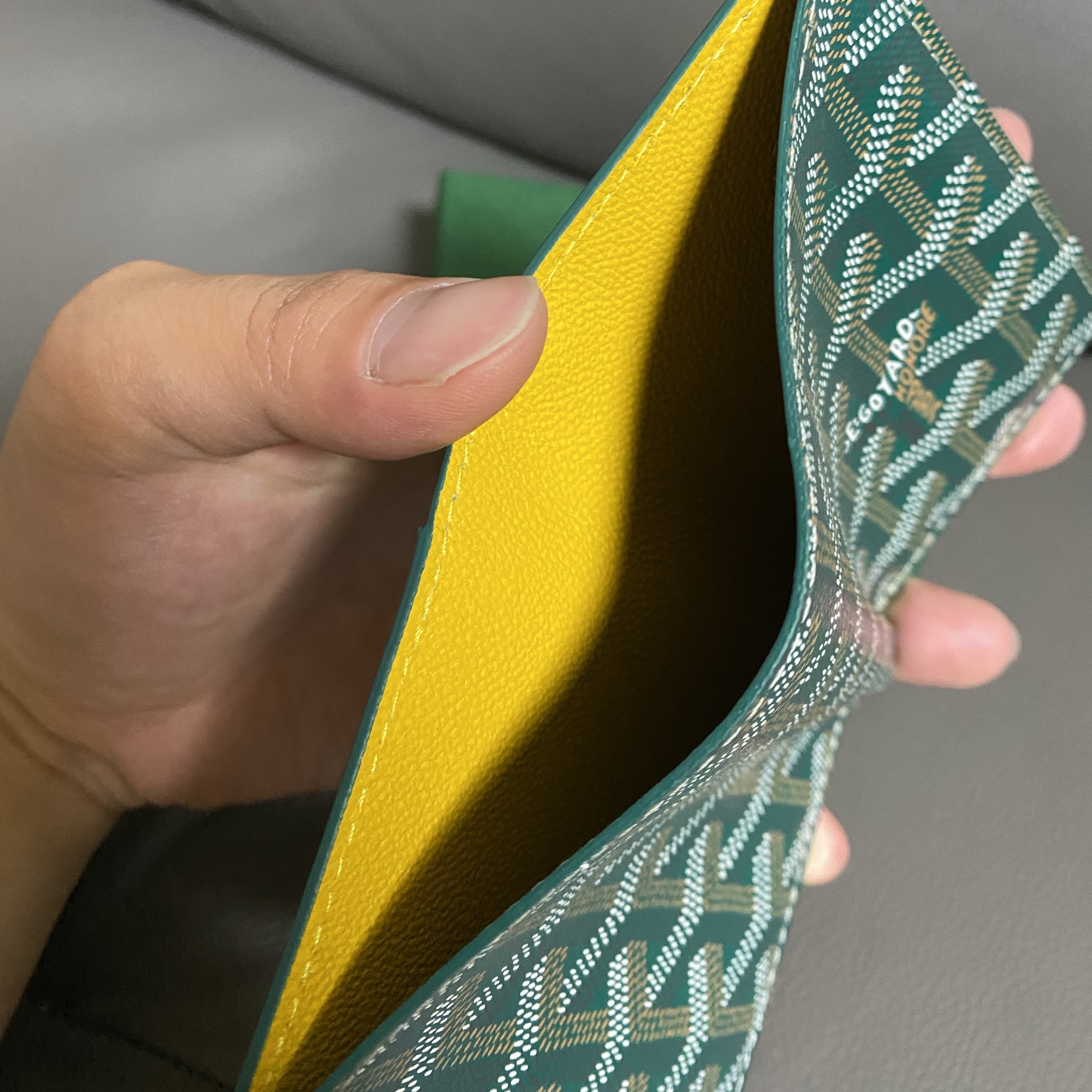 Goyard Saint Pierre Card Holder Green 착용 스타일
