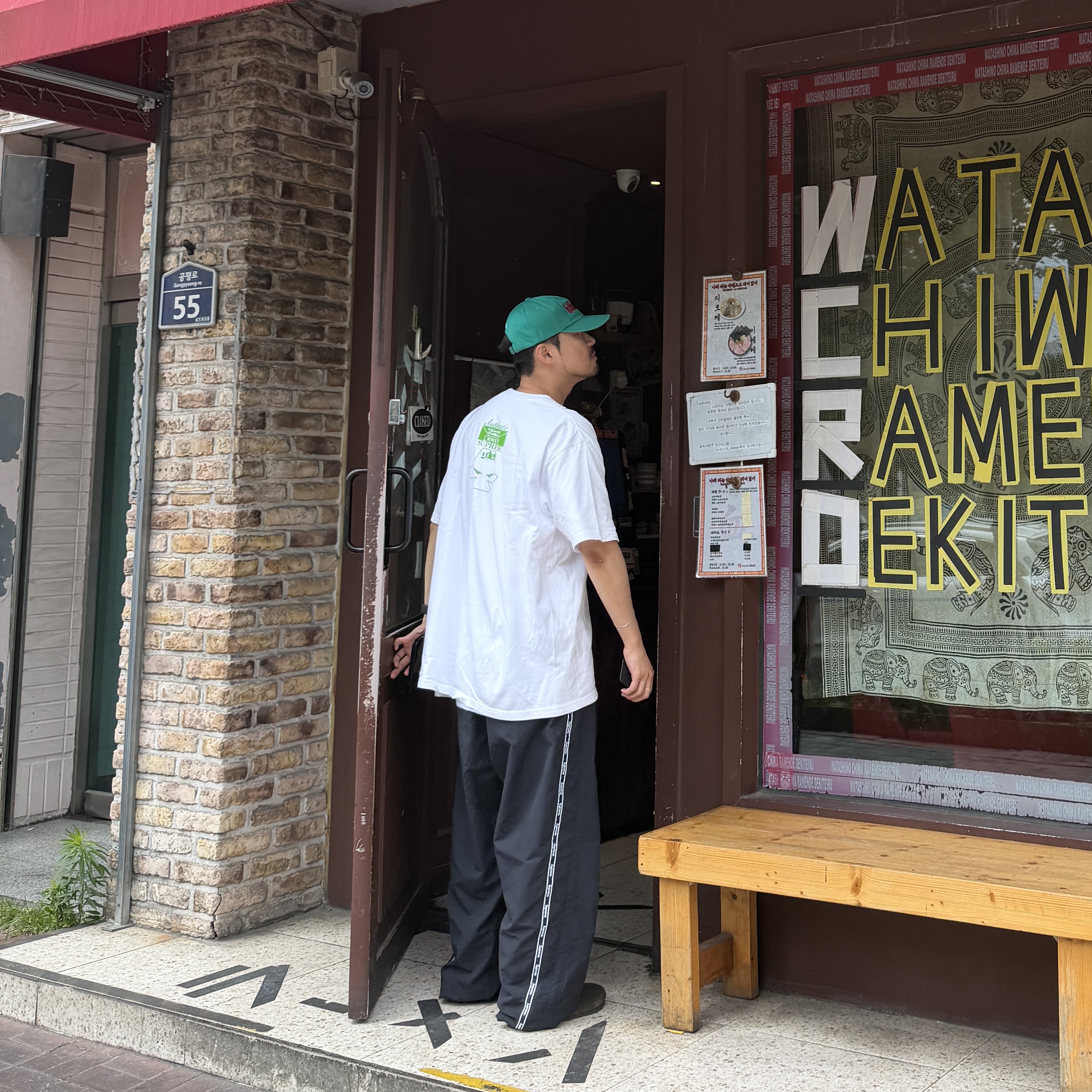 Supreme Paris Is Burning 6-Panel Teal - 26SS, Supreme x GOODENOUGH Device T-Shirt White - 25SS 착용 스타일