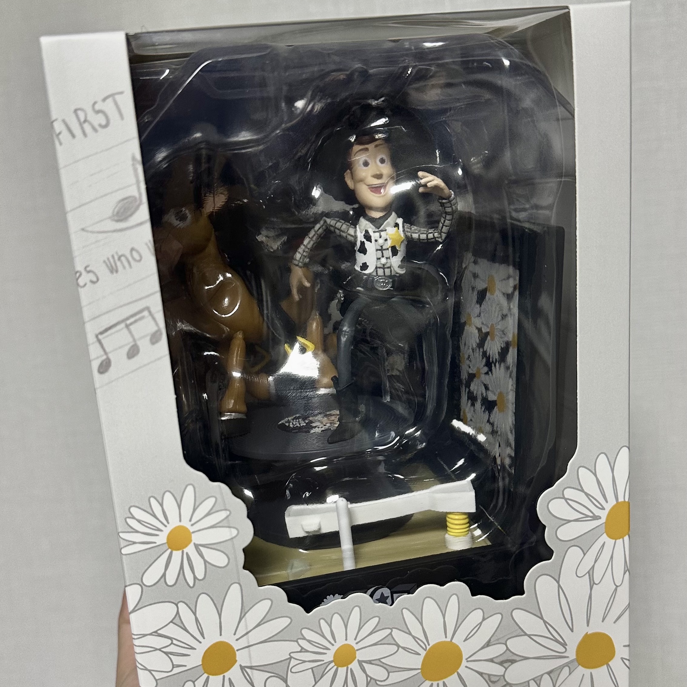 Peaceminusone x Toy Story The First Fan Diorama Figure Record Player 착용 스타일 - 3