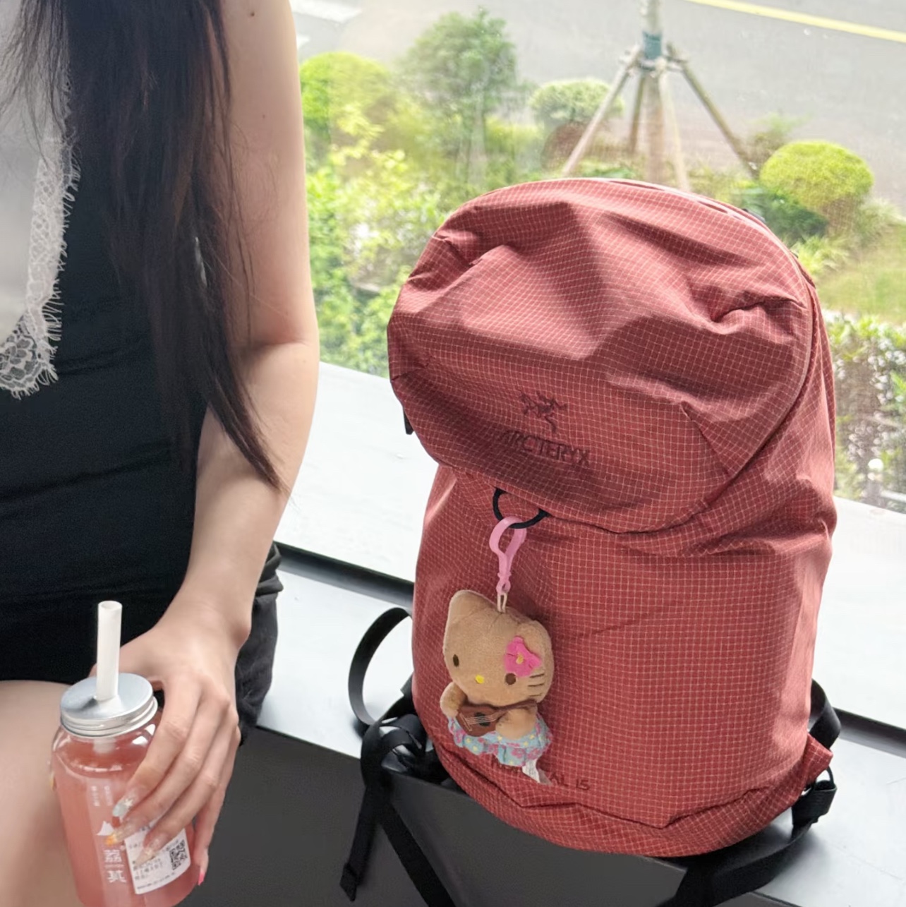 Arc'teryx Konseal 15 Backpack Stone Red, Arc'teryx Konseal 15 Backpack Black 착용 스타일