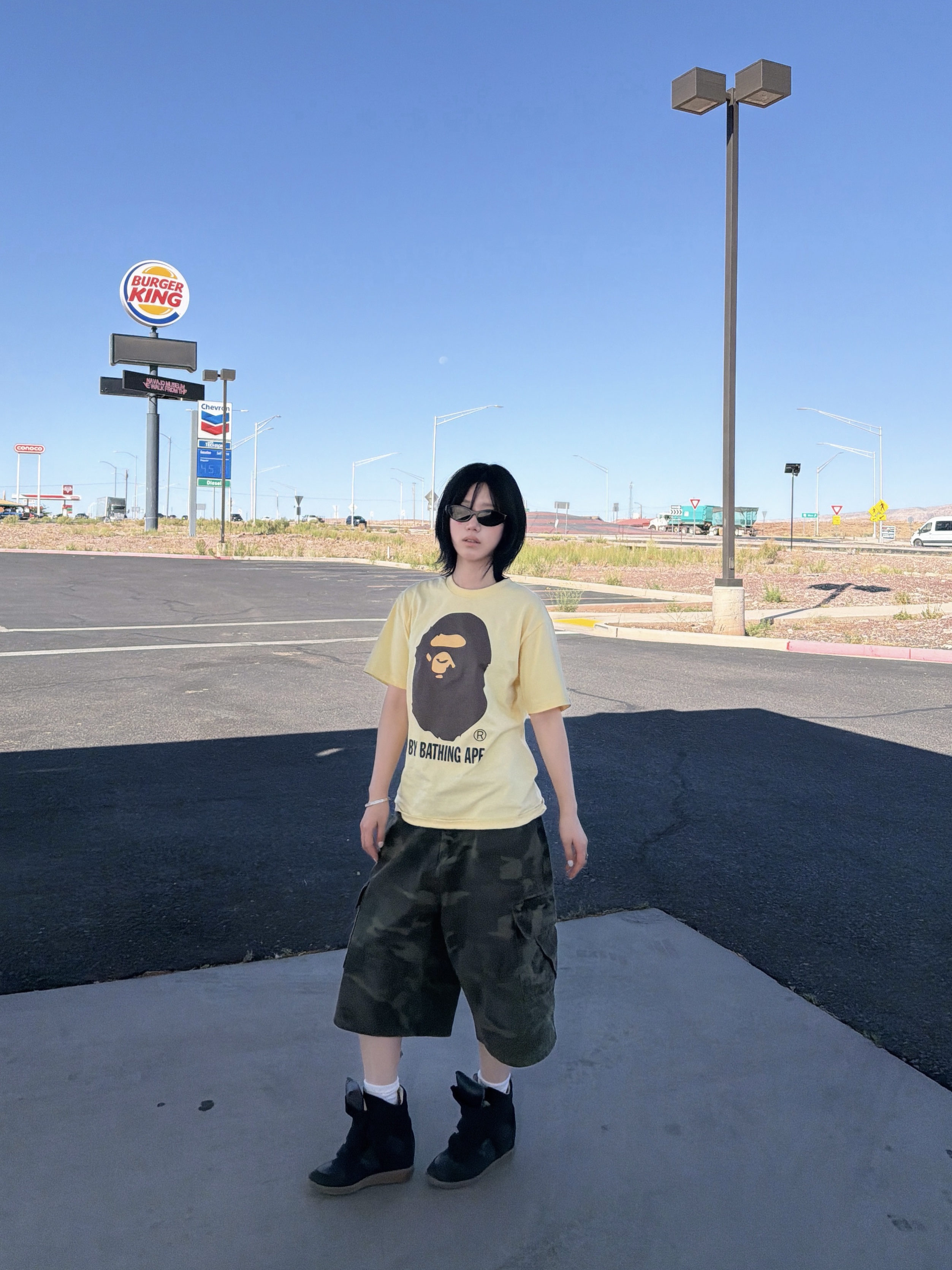 Prada Symbole Sunglasses Slate Gray Lenses Alternative fit, BAPE By Bathing Ape T-Shirt Yellow 착용 스타일 - 1