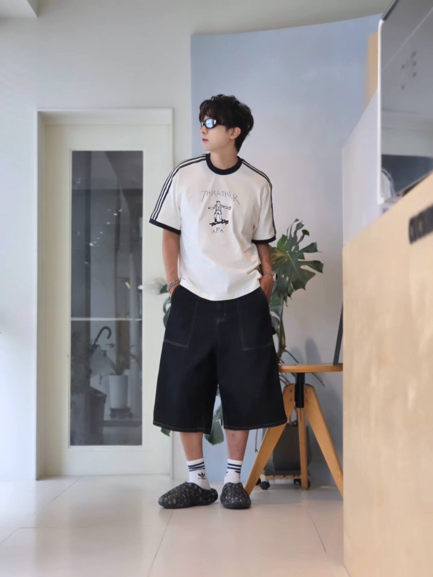 Adidas x Thug Club Adifom Iiinfinity Mule Core Black, Adidas x Thrasher x Argentina Gonz Ringer T-Shirt Core White - KR Sizing 착용 스타일 - 2