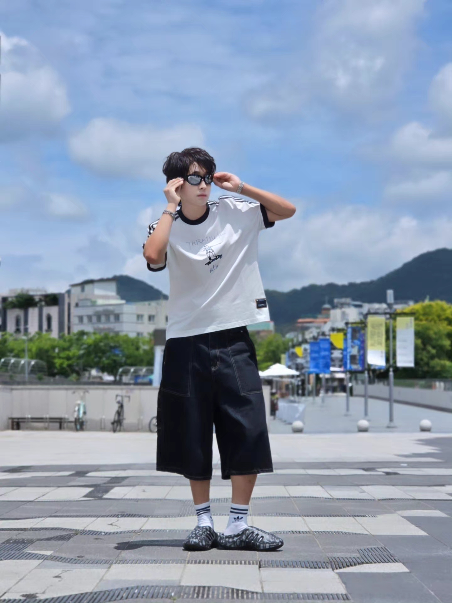 Adidas x Thug Club Adifom Iiinfinity Mule Core Black, Adidas x Thrasher x Argentina Gonz Ringer T-Shirt Core White - KR Sizing 착용 스타일 - 2