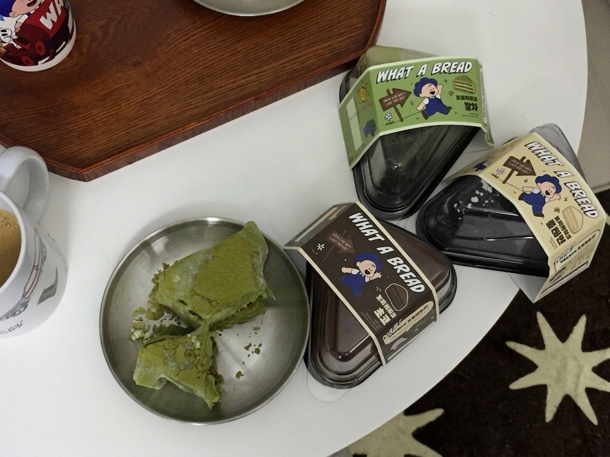 [KREAM 단독] What A Bread Mochi Cheesecake 착용 스타일 - 5