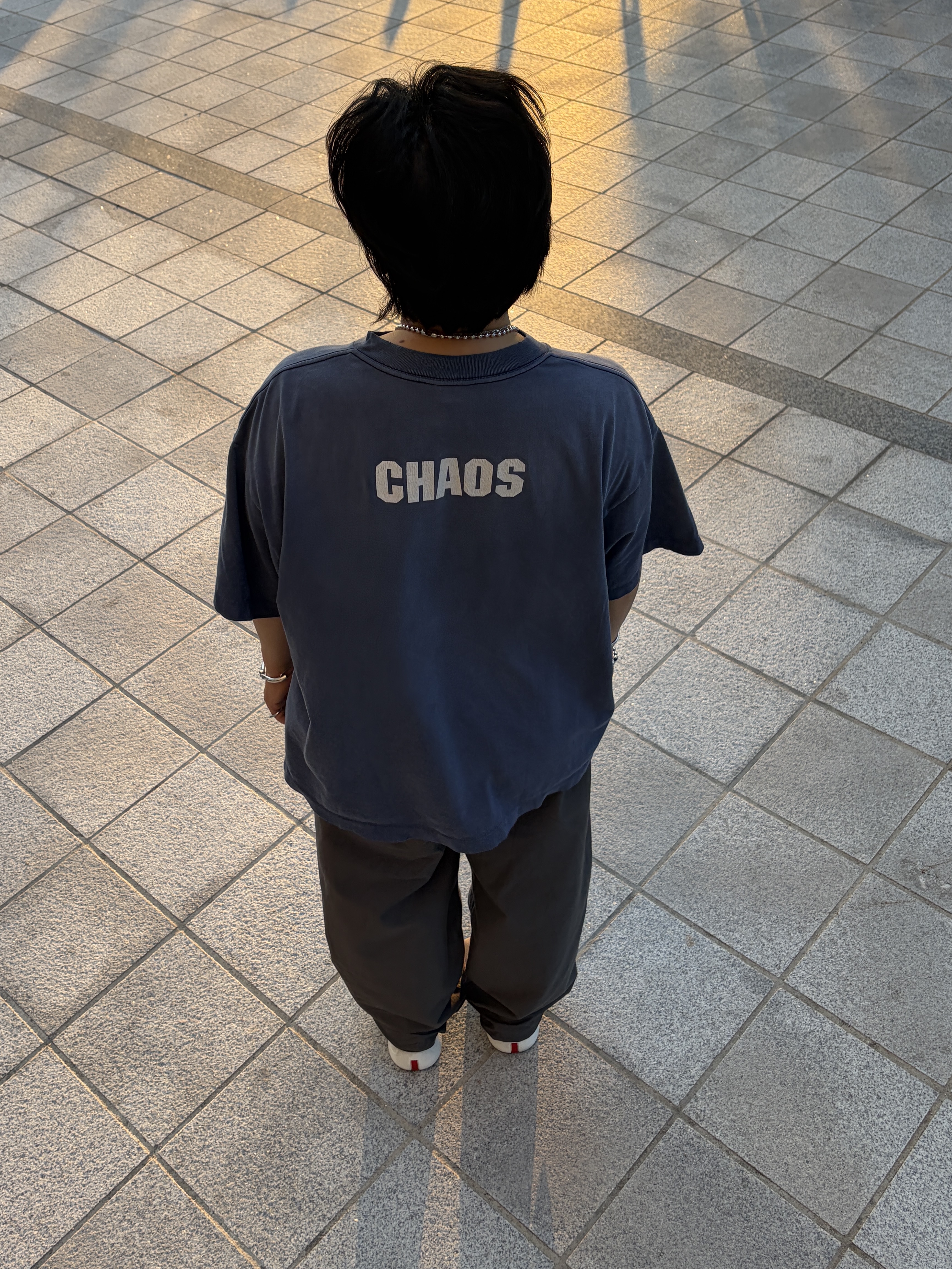 Saint Mxxxxxx Saint MXX S/S T-Shirt Navy - 26SS, Prada Patent Leather and Technical Fabric Prada America's Cup Sneakers Anthracite Gray Silver 착용 스타일 - 2