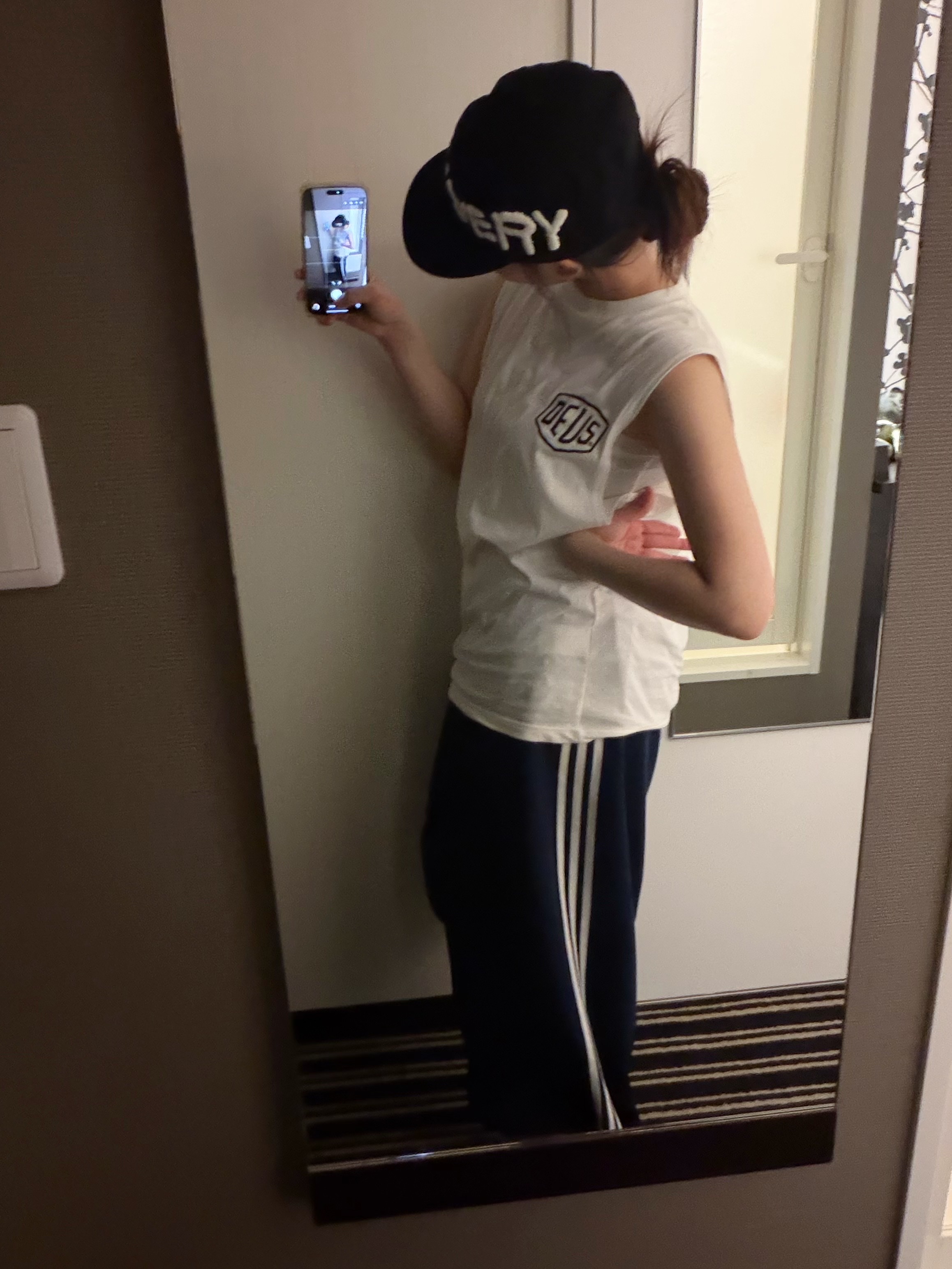 Keymisery Whisper Pillbox Cap Black, Deus Ex Machina Seoul College Address Muscle White 착용 스타일