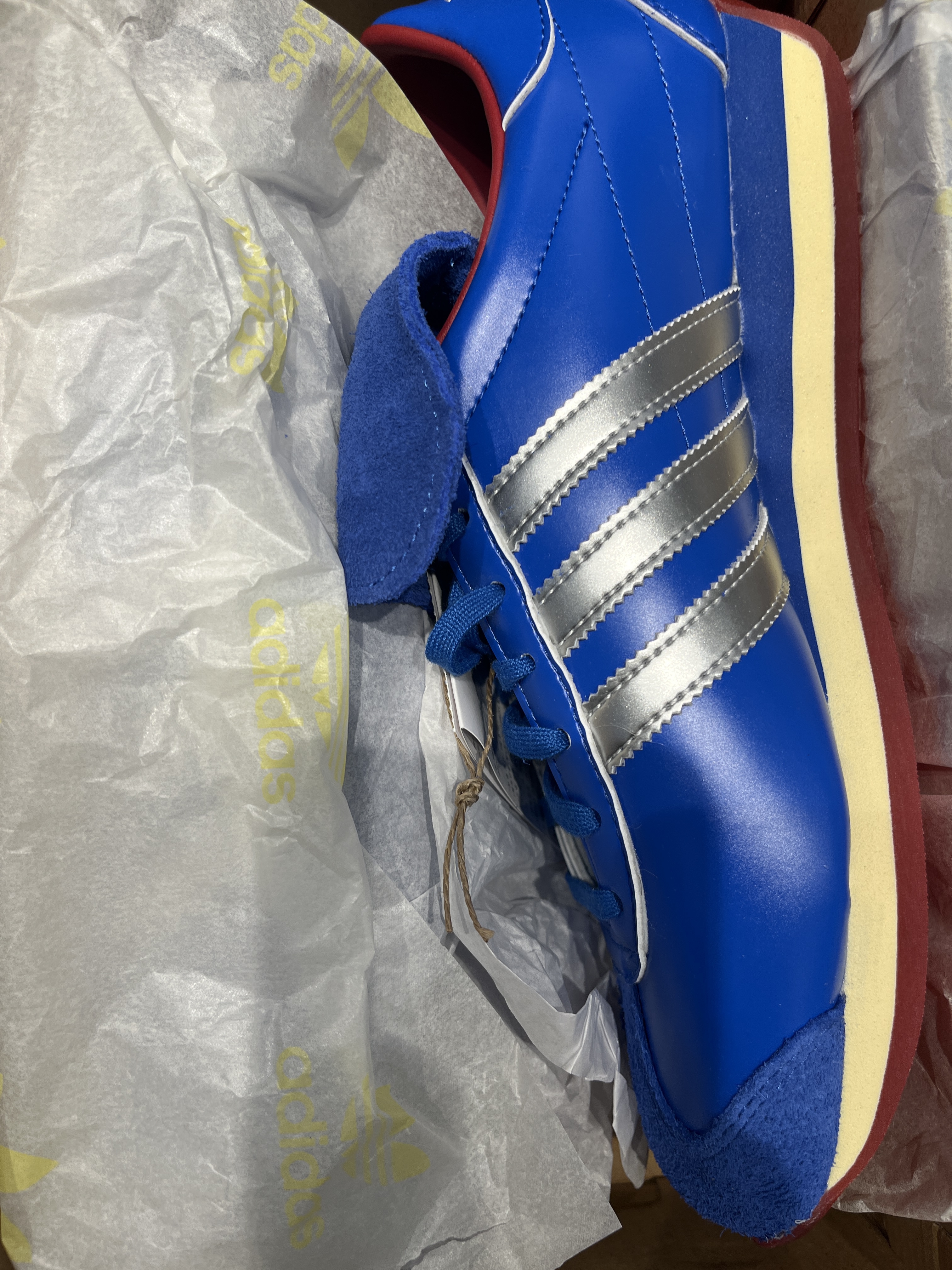 Adidas x Yeseyesee Country OG Blue Matte Silver 착용 스타일