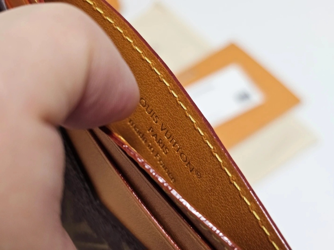 Louis Vuitton Triple Card Holder Monogram 착용 스타일 - 3