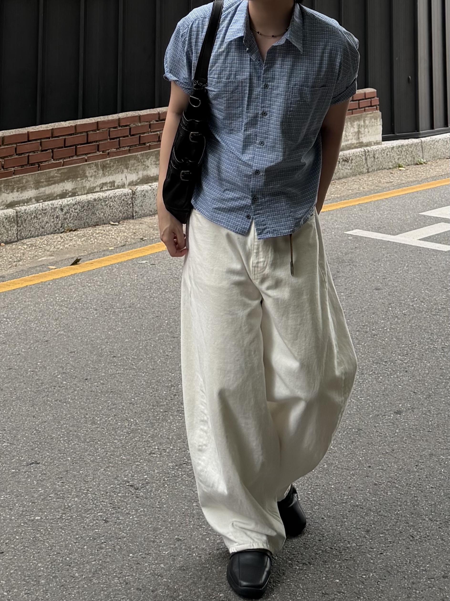 noun Wide Curved Denim Pants White 착용 스타일 - 3