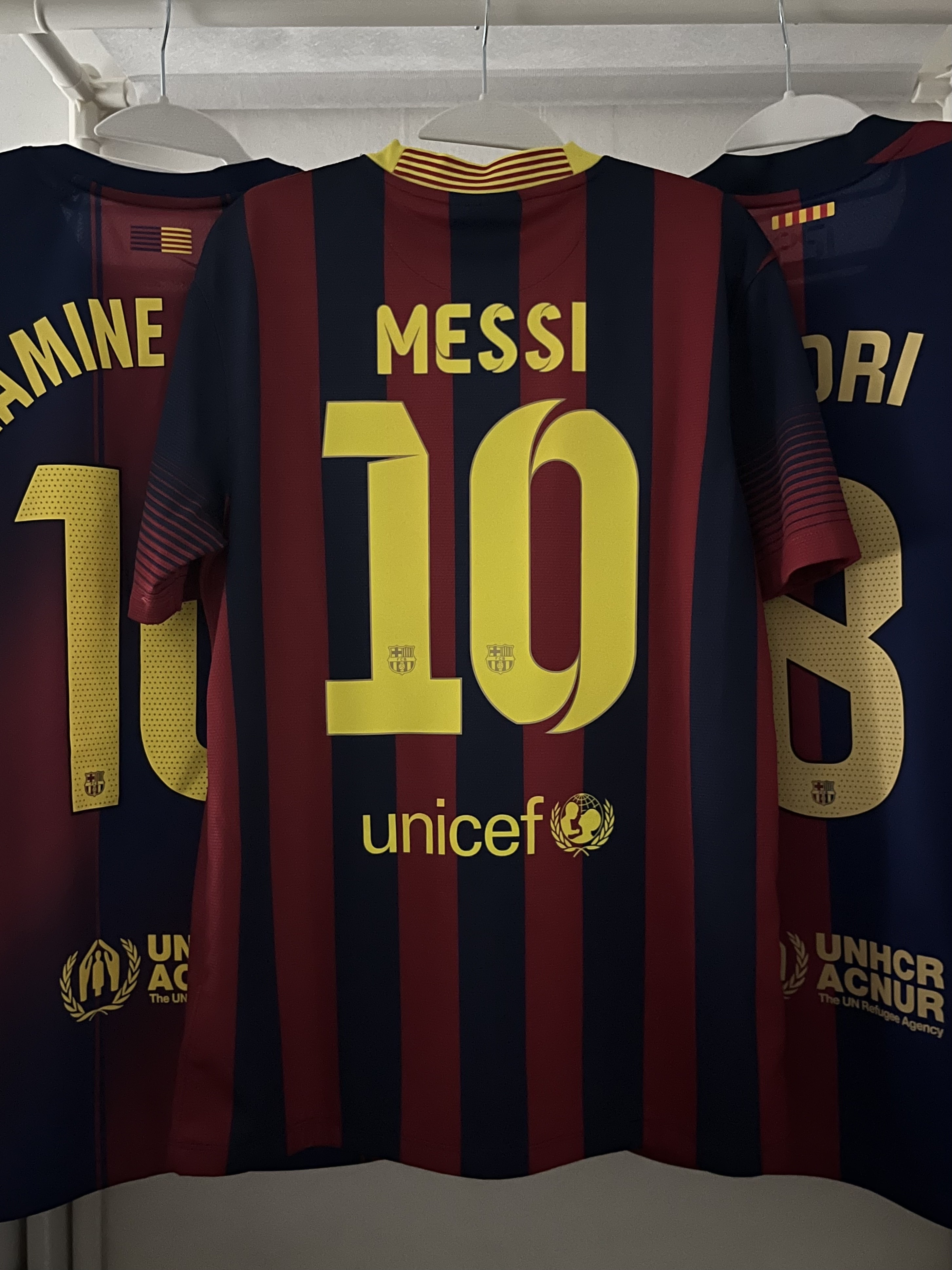 Nike FC Barcelona 2024/25 Dri-Fit Stadium Home Jersey Deep Royal Blue Noble Red (Non Marking Ver.), Nike FC Barcelona 2025/26 Stadium Home Dri-Fit Football Replica Jersey Deep Royal Blue Noble Red (Non Marking Ver.) μ°©μ© μ€νμΌ - 3