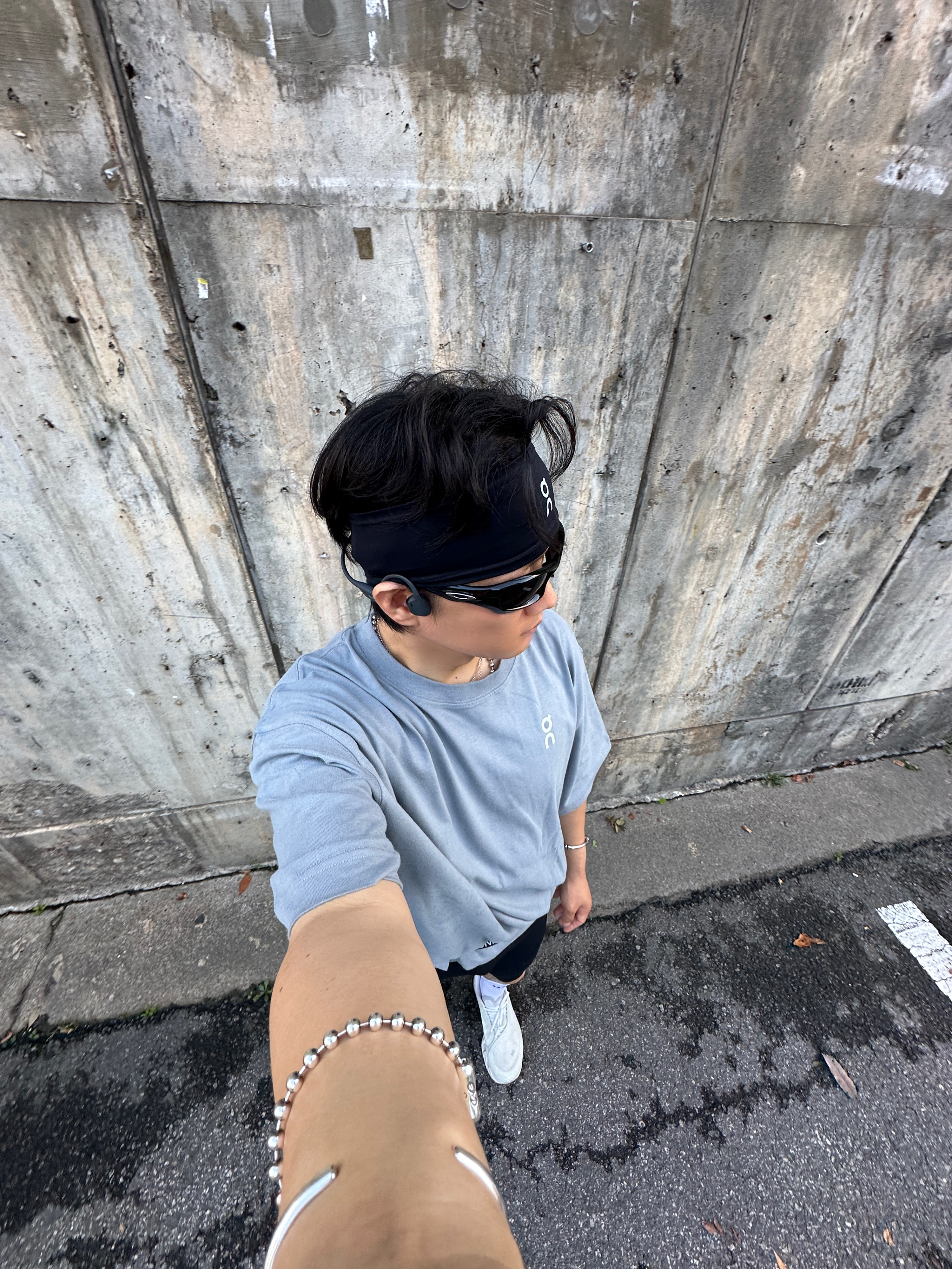 On Running x Post Archive Faction (Paf) Cloudmonster 2 Vapor Frost 착용 스타일 - 2