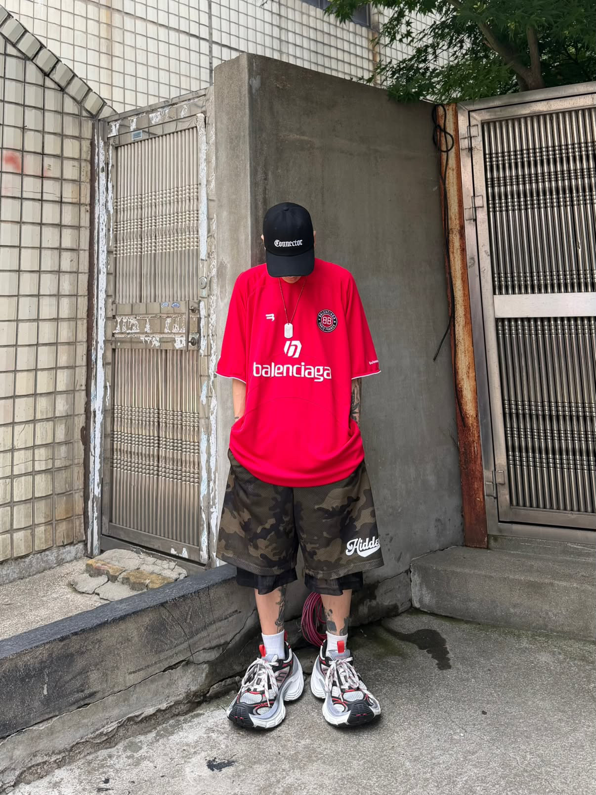 AX CONNECTION Connector Embroidered Cap Black, AX CONNECTION Destroyed Connector Embroidered Cap Black 착용 스타일 - 3