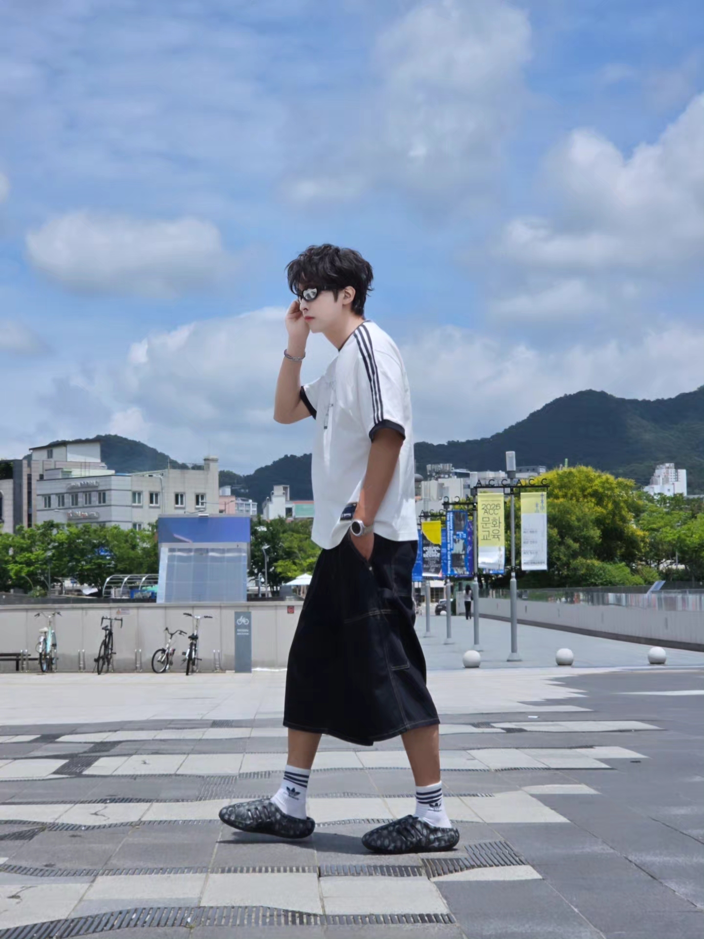 Adidas x Thug Club Adifom Iiinfinity Mule Core Black, Adidas x Thrasher x Argentina Gonz Ringer T-Shirt Core White - KR Sizing 착용 스타일 - 1