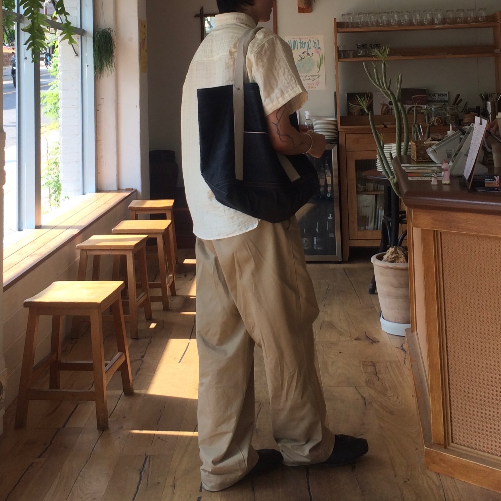 Millo Archive Poid Chino Pants Beige, Millo Archive Poid Chino Pants Black 착용 스타일 - 3