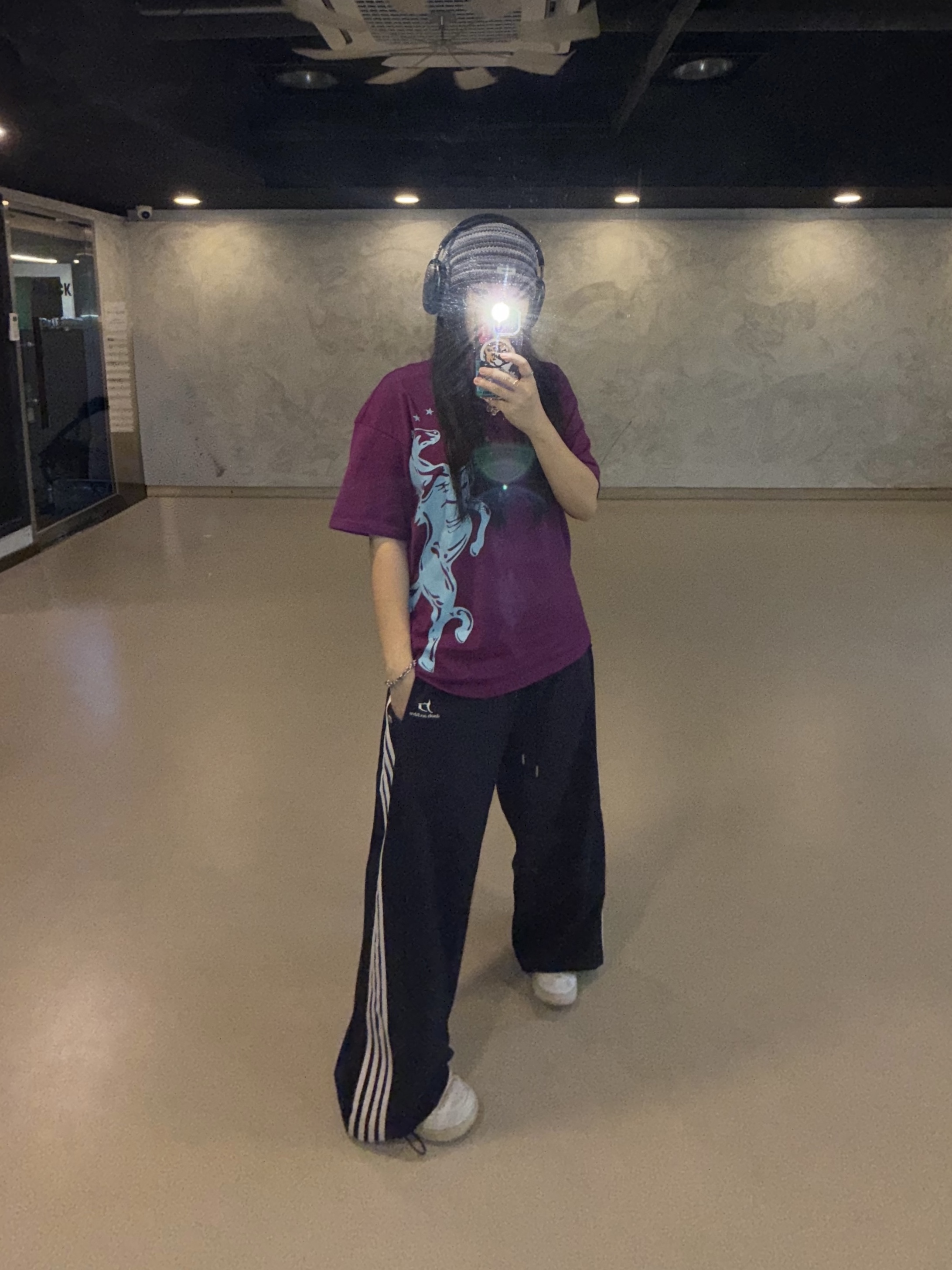 [KREAM 단독] AMOU Big Horse Half T-Shirts Purple, Apple AirPods Max USB C Midnight (Korean Ver.) 착용 스타일