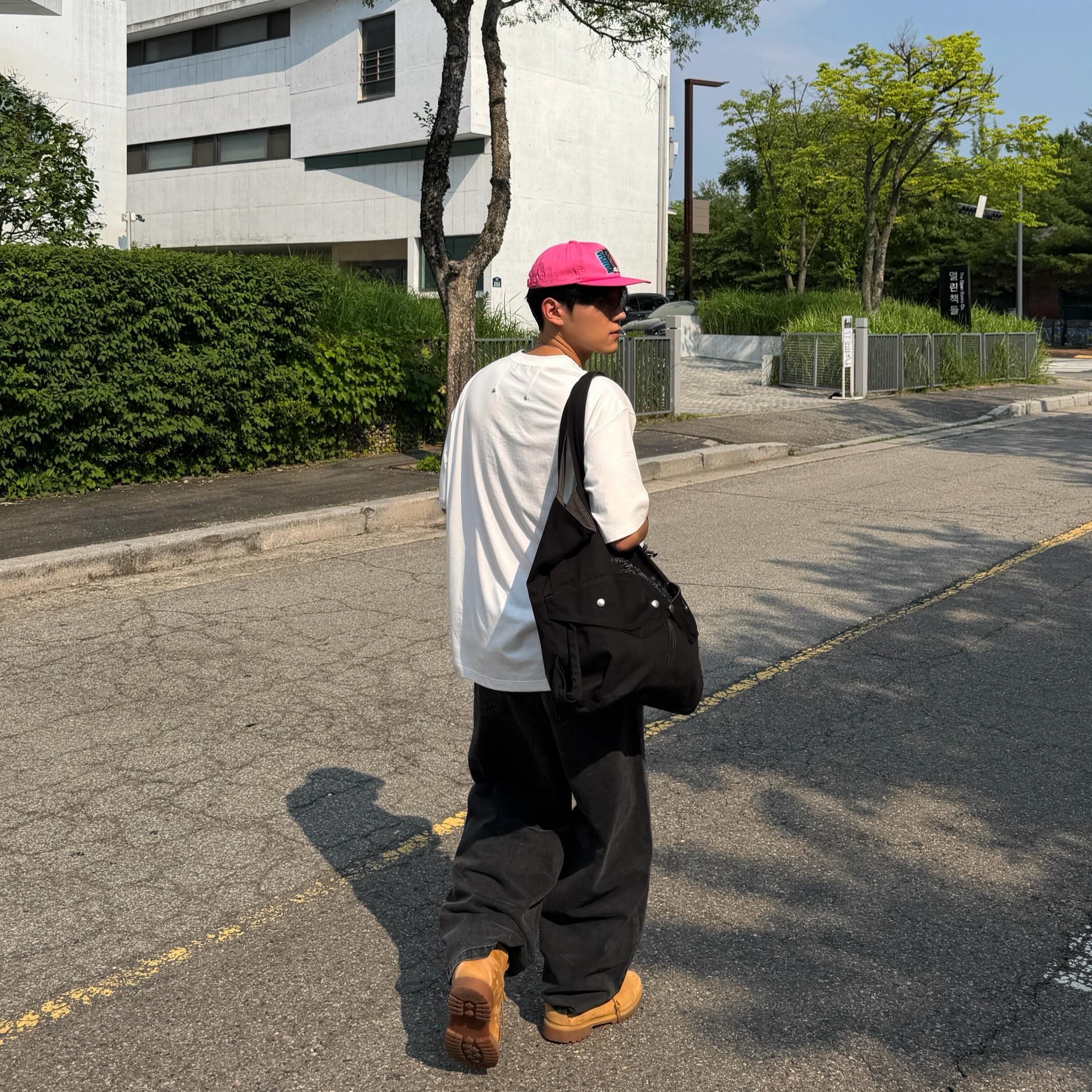 Millo Archive Chapter Denim Pants Denim Black, Millo Archive Chapter Denim Pants Denim Blue 착용 스타일 - 3