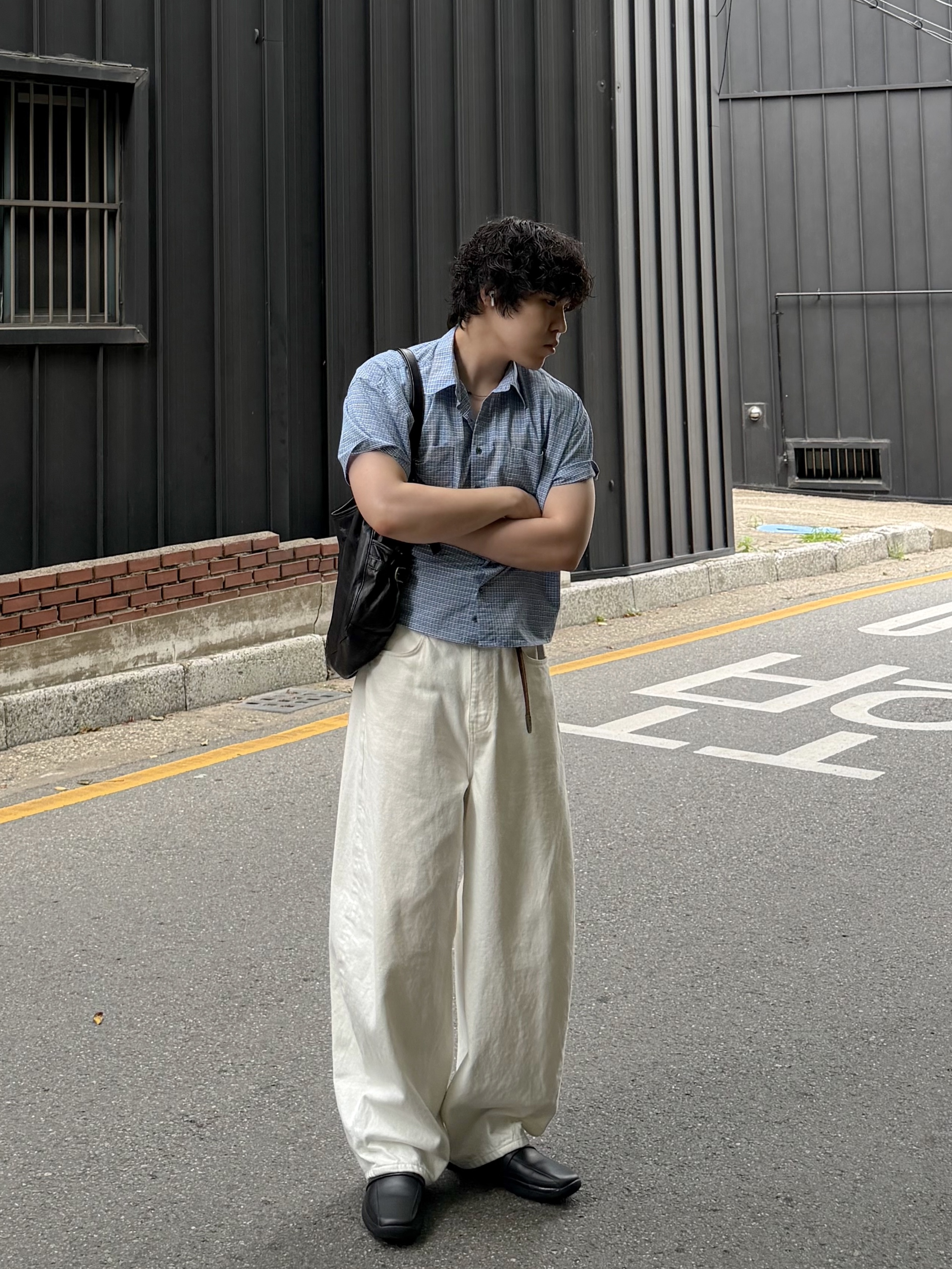 noun Wide Curved Denim Pants White 착용 스타일 - 2