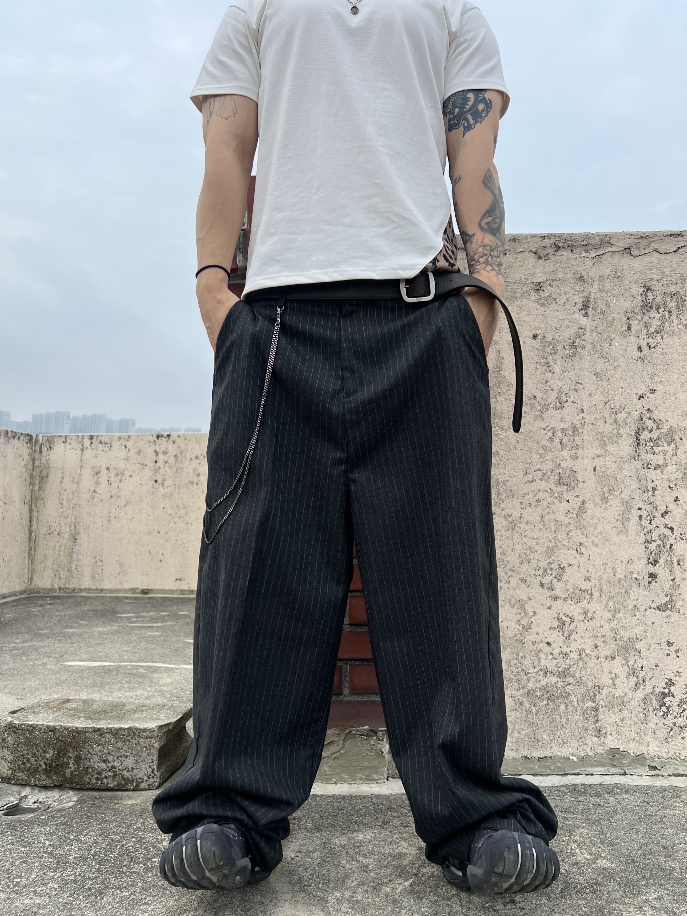 Undermycar MU.128 Original Logo Cracked Leather Belt Silver / Black, Balenciaga Anatomic Runner Sneakers Grey 착용 스타일 - 1