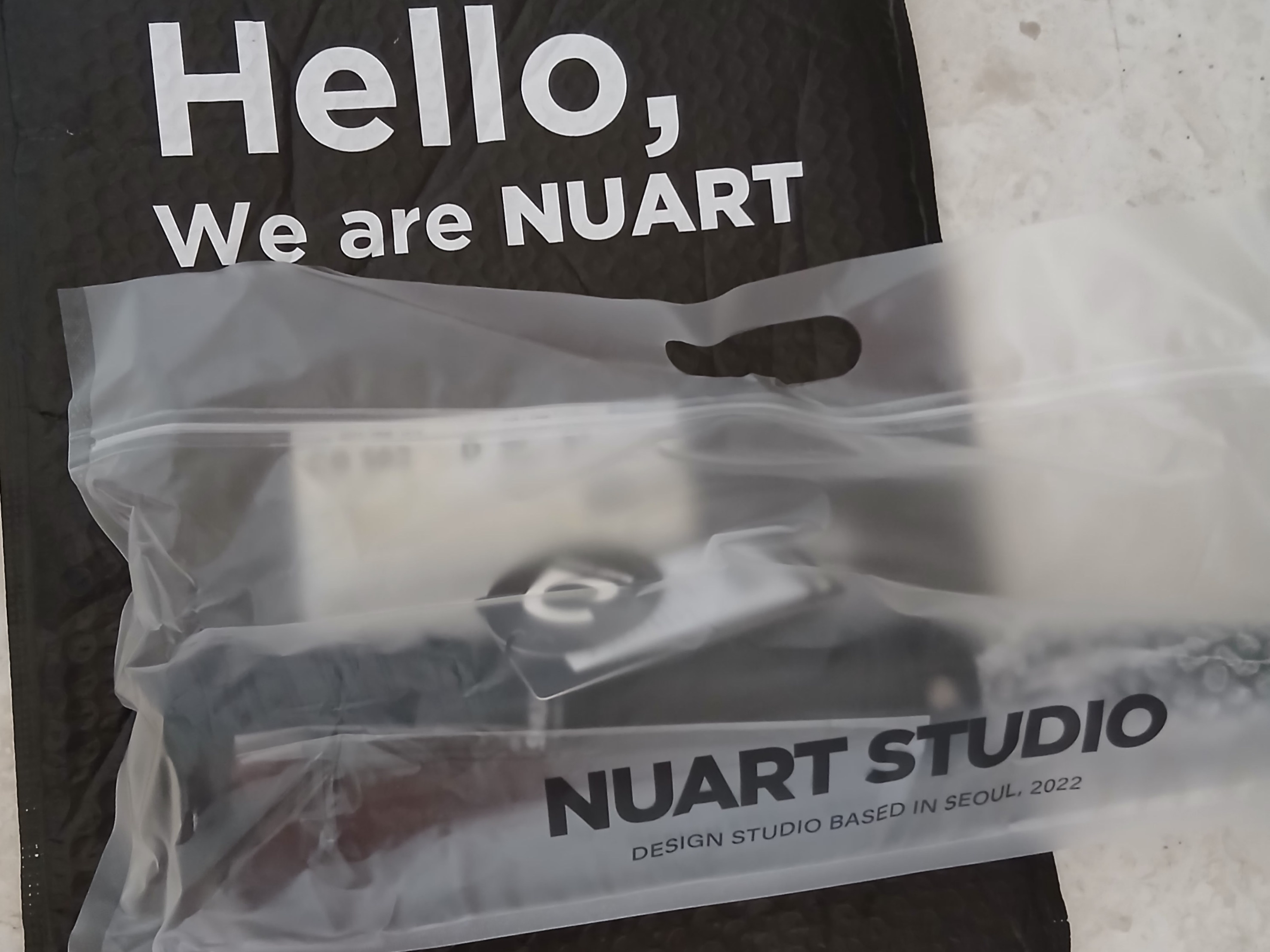 NUART STUDIO OYW UV Protection 3-Fold Auto Reverse Umbrella Black 착용 스타일 - 6