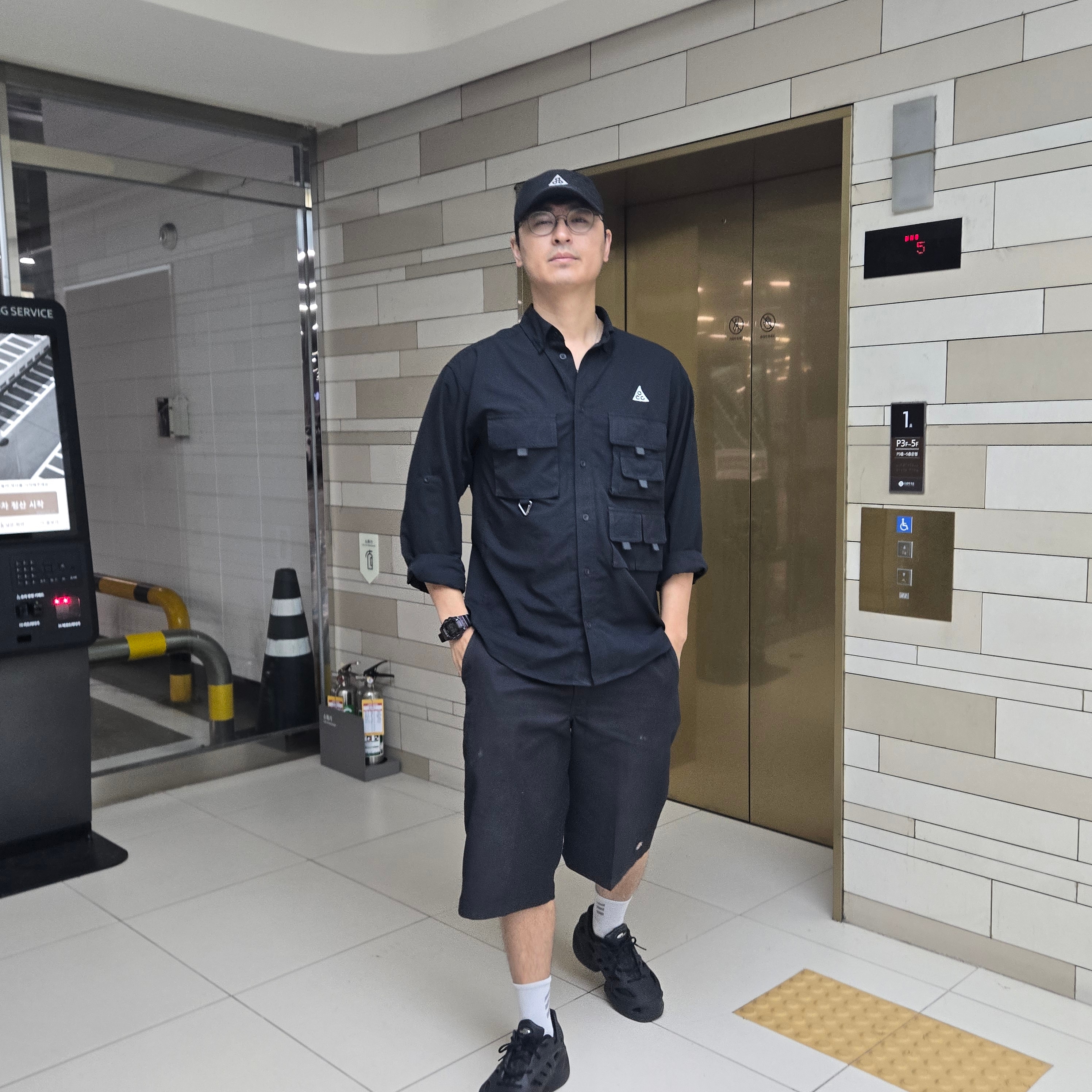 Nike ACG Trail Cap Black, Nike ACG Dri-Fit UV Devastation Trail Shirt Black Summit White - Asia 착용 스타일 - 2