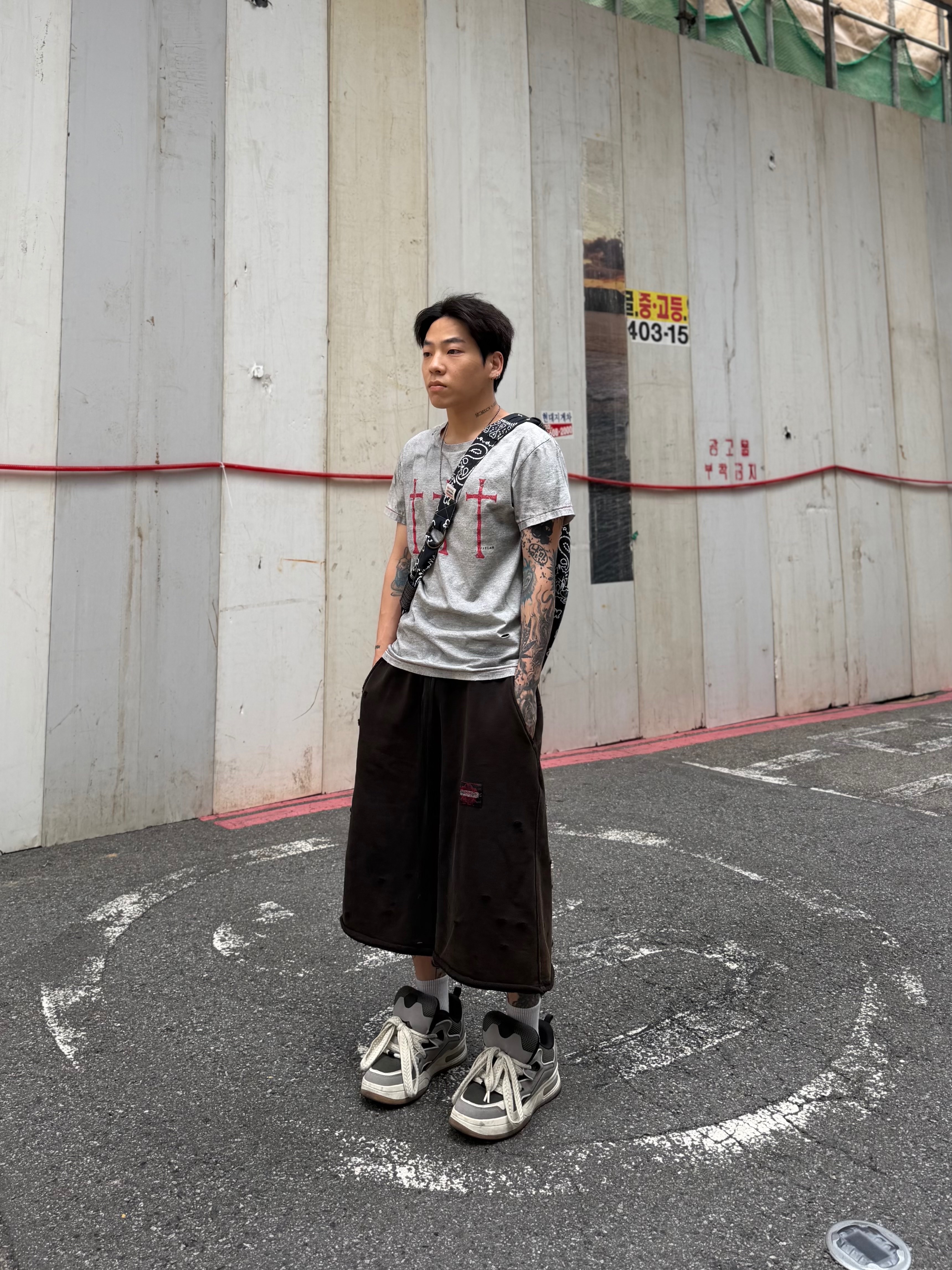 tornortied Messiah T-Shirt
Gray 착용 스타일 - 4